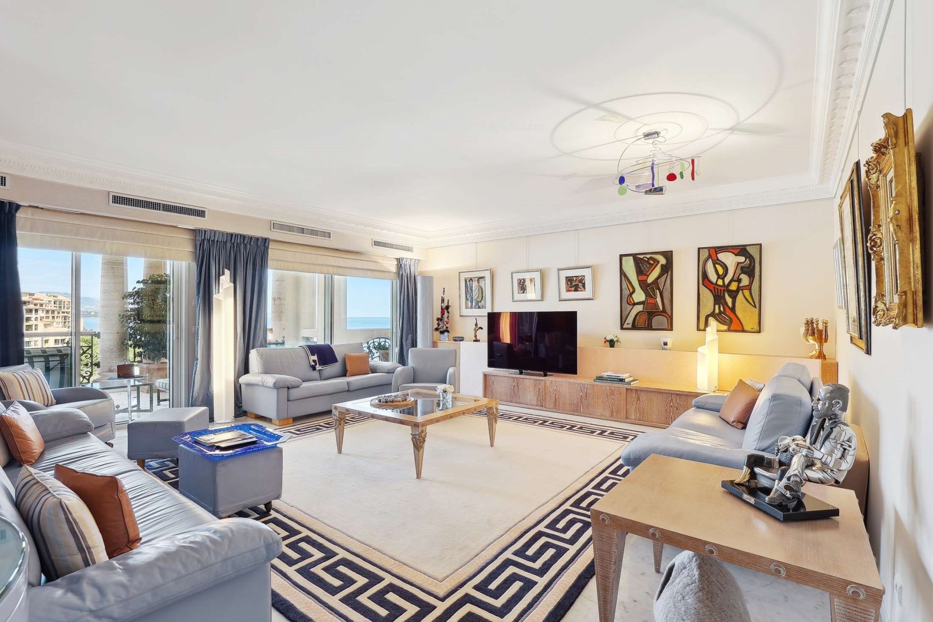 apartment 6 Rooms for sale on MONACO (98000)