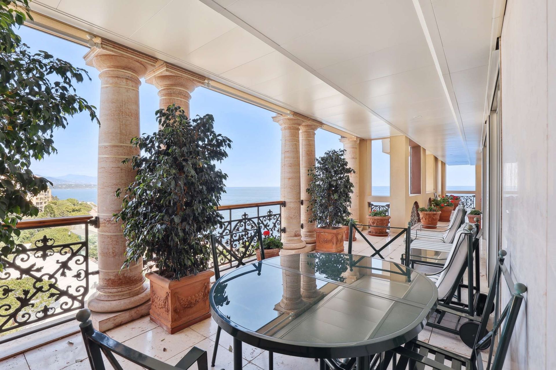 apartment 6 Rooms for sale on MONACO (98000)