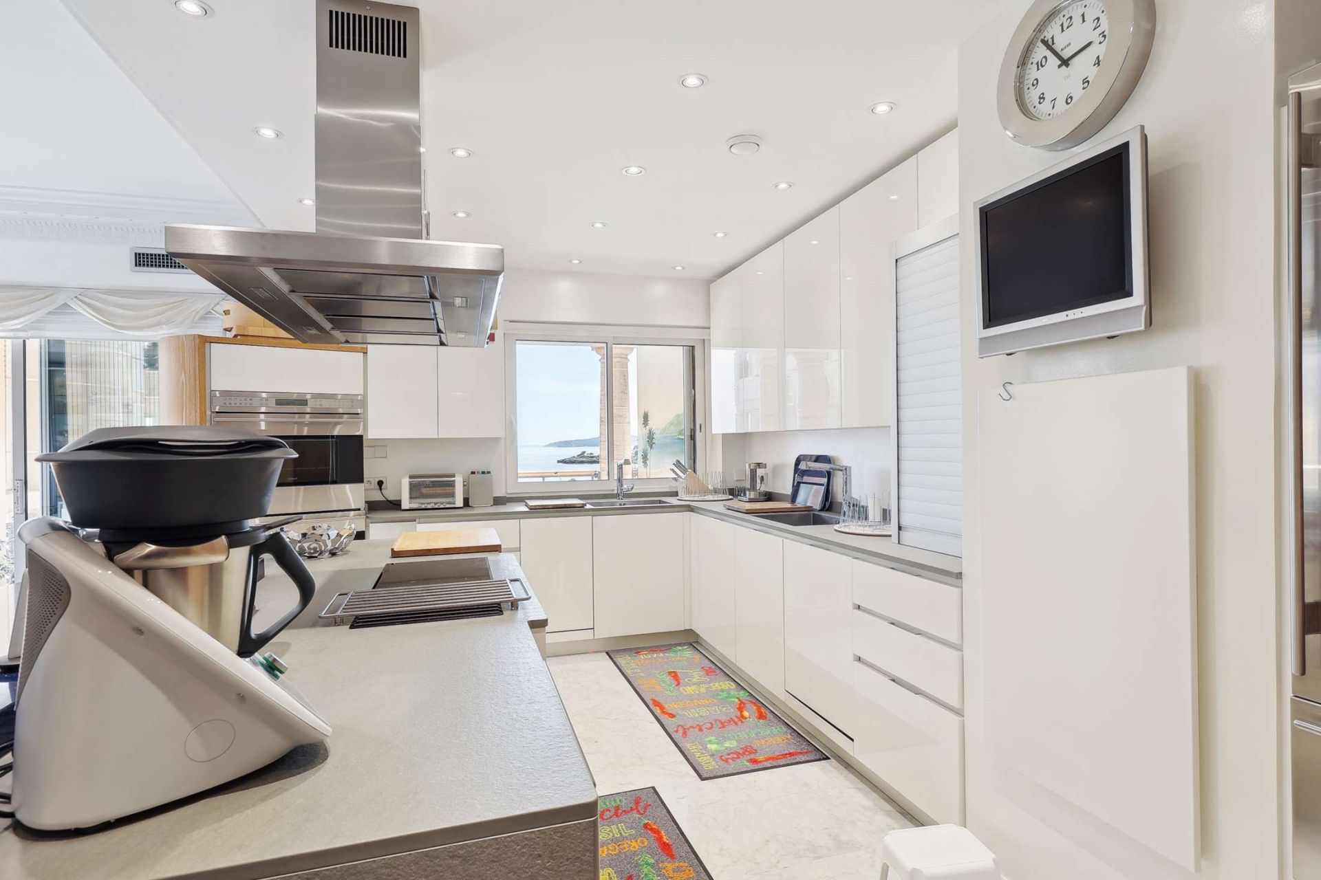 apartment 6 Rooms for sale on MONACO (98000)