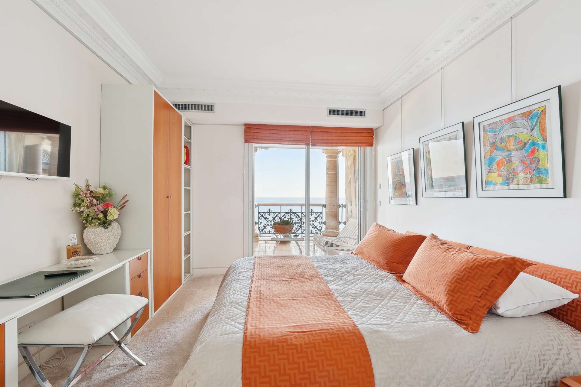 apartment 6 Rooms for sale on MONACO (98000)