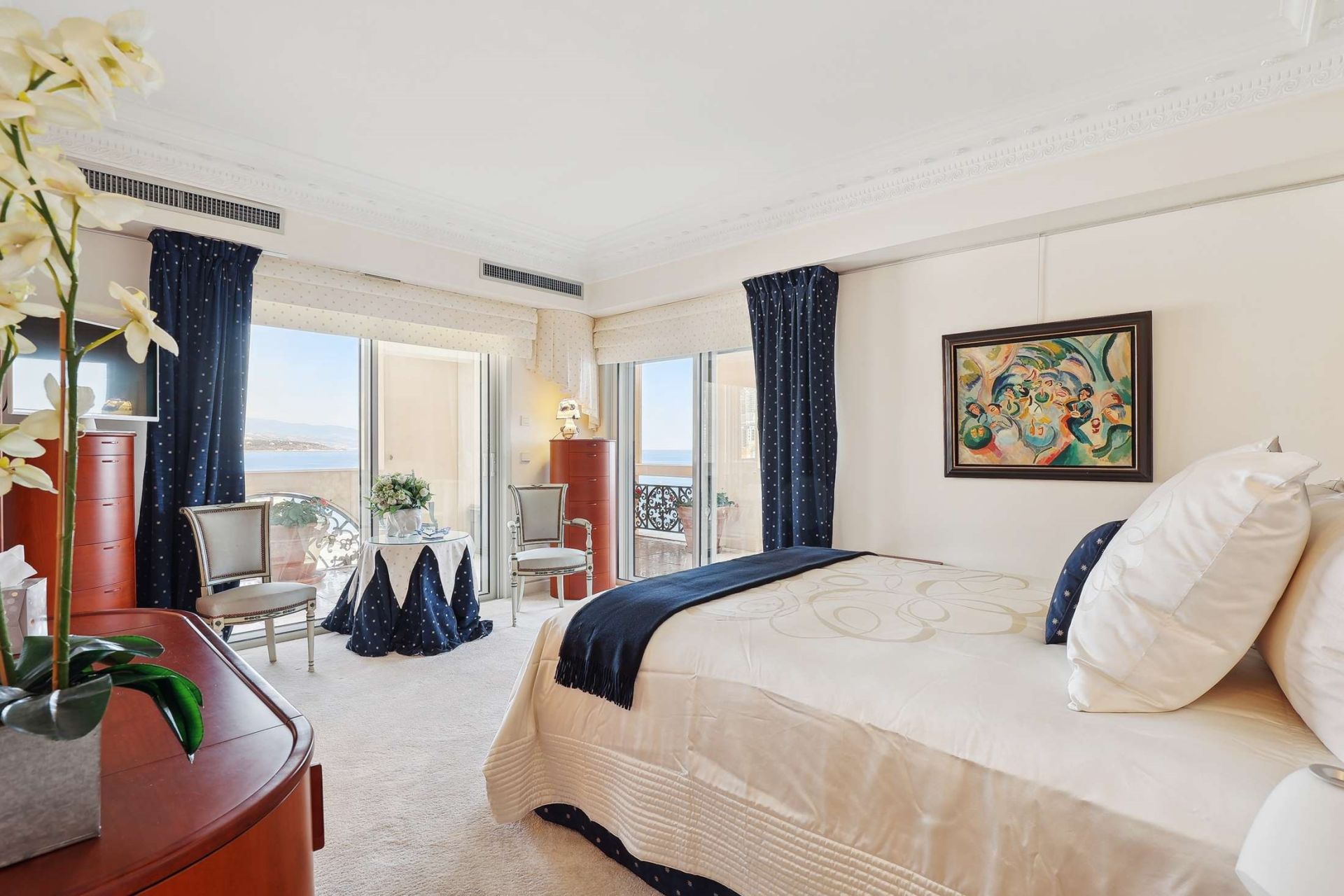 apartment 6 Rooms for sale on MONACO (98000)