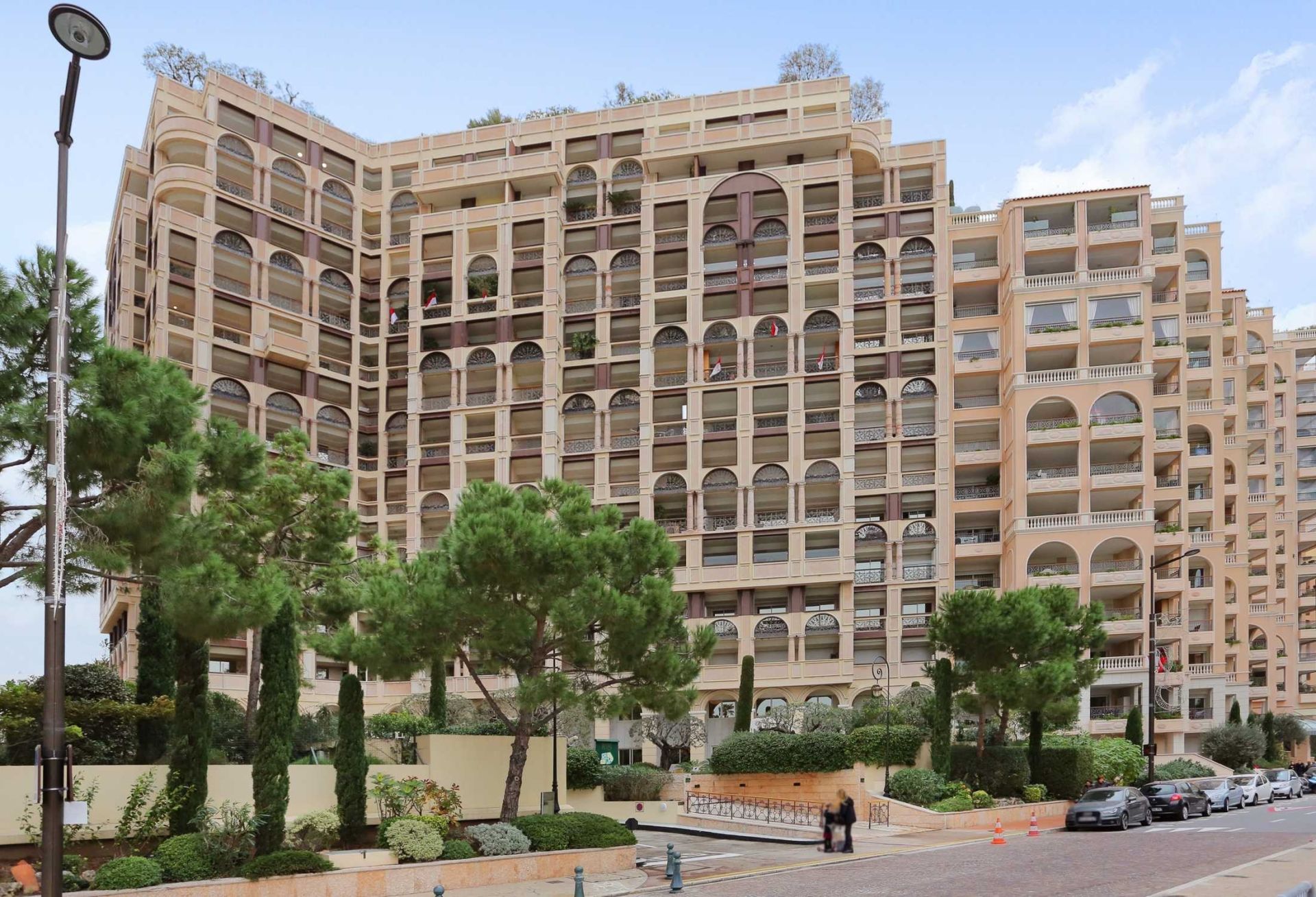 apartment 6 Rooms for sale on MONACO (98000)