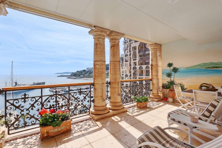 apartment 6 Rooms for sale on MONACO (98000)