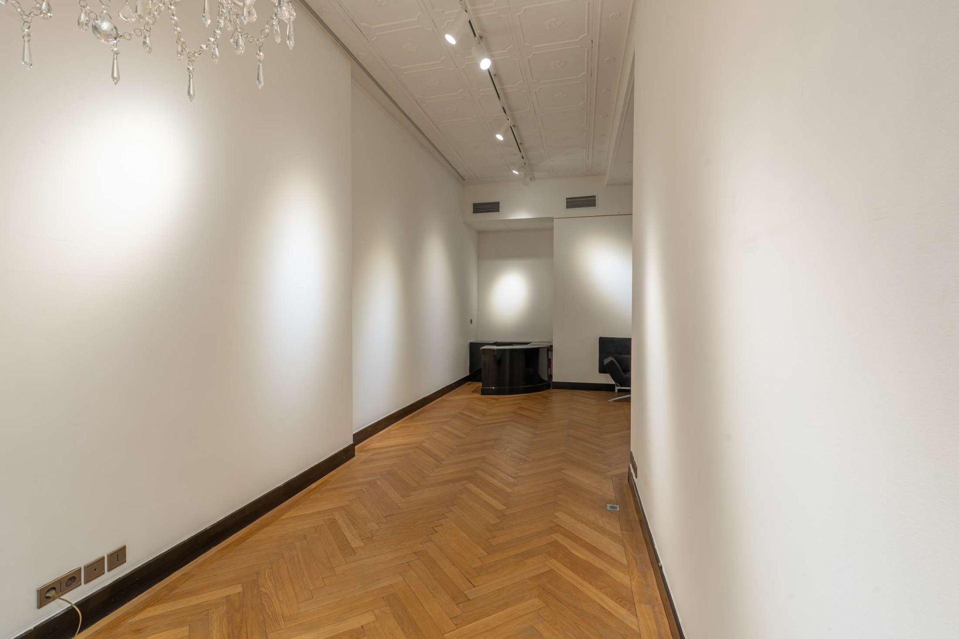 commercial local for sale on MONACO (98000)