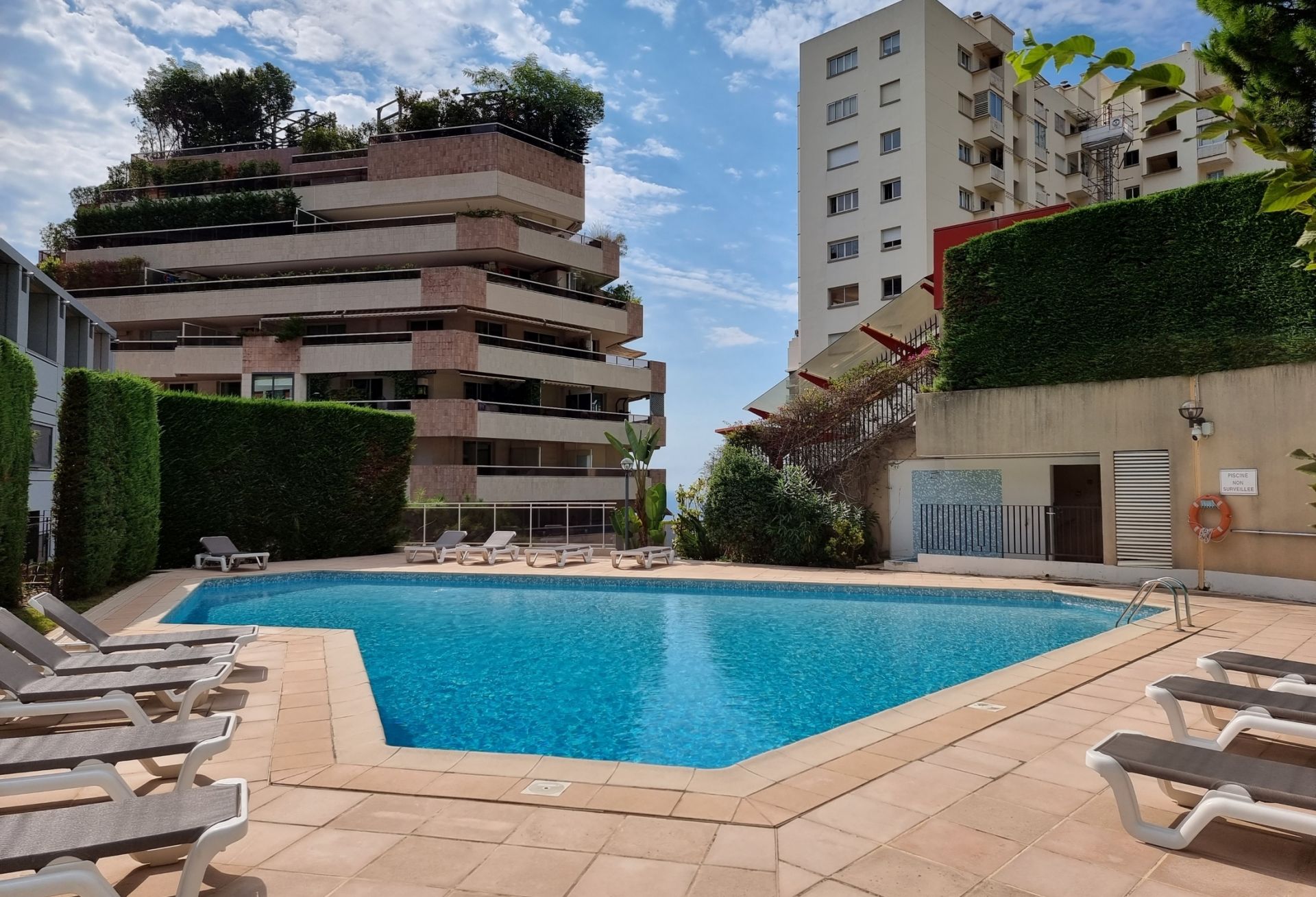 apartment 4 Rooms for sale on MONACO (98000)