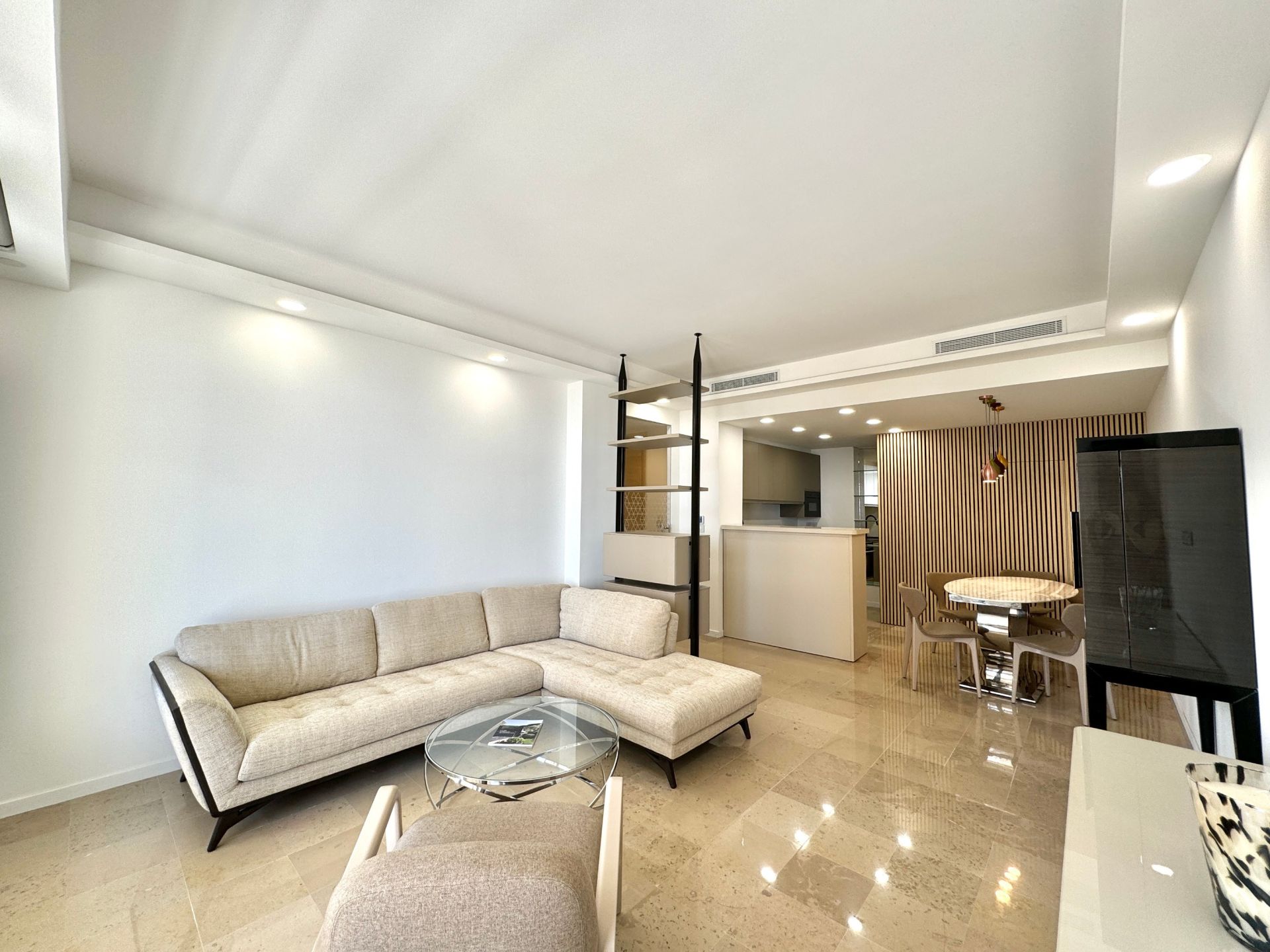 apartment 4 Rooms for sale on MONACO (98000)