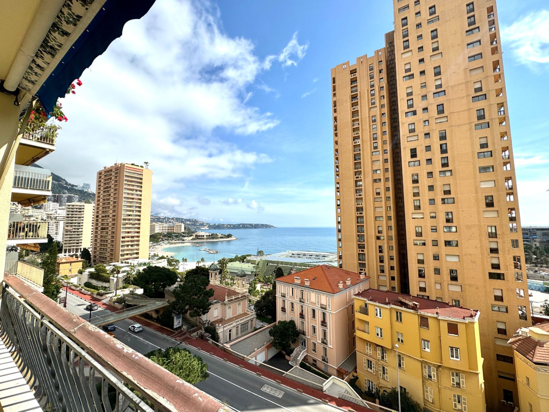 apartment 4 Rooms for sale on MONACO (98000)
