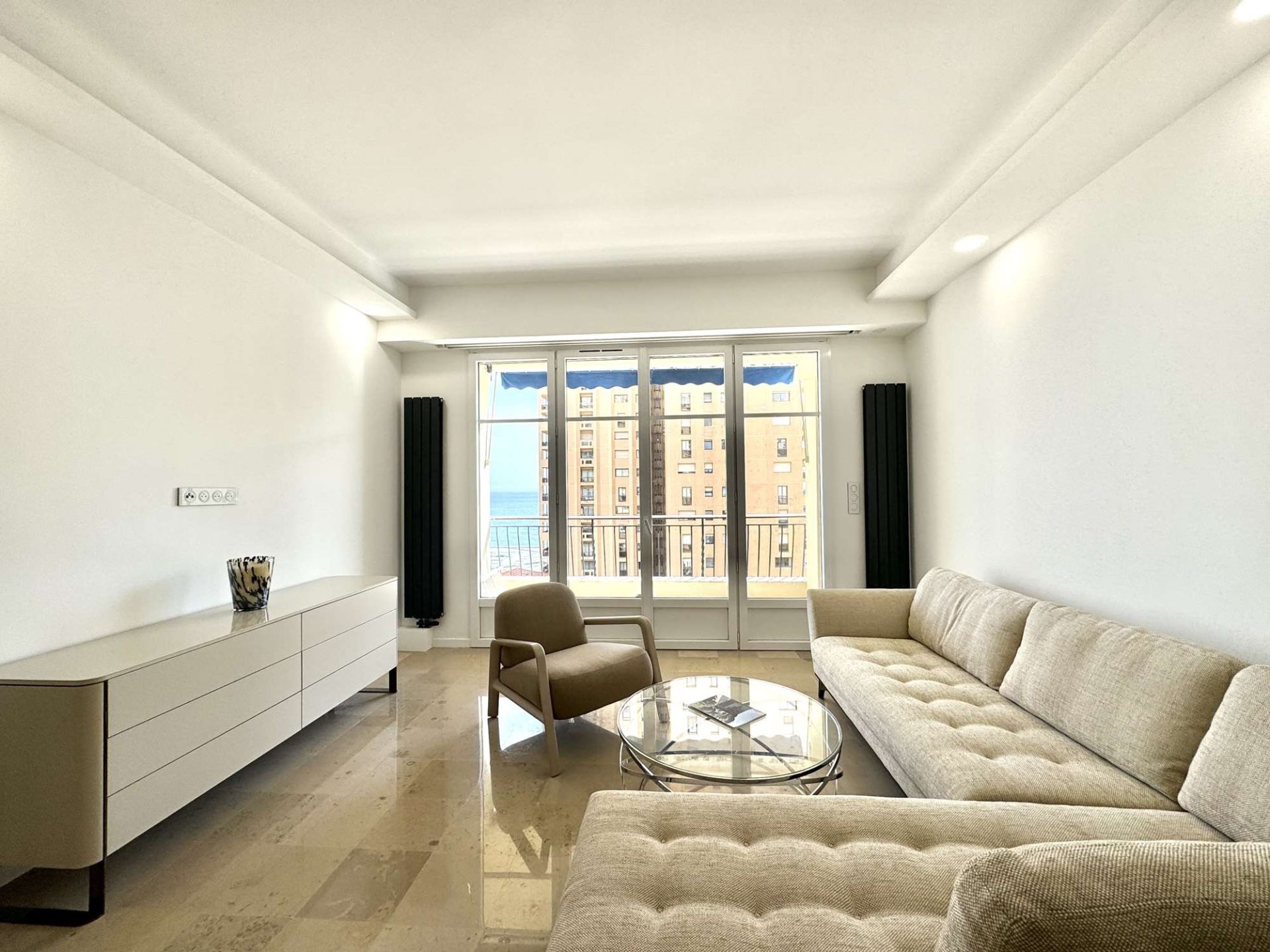 apartment 4 Rooms for sale on MONACO (98000)