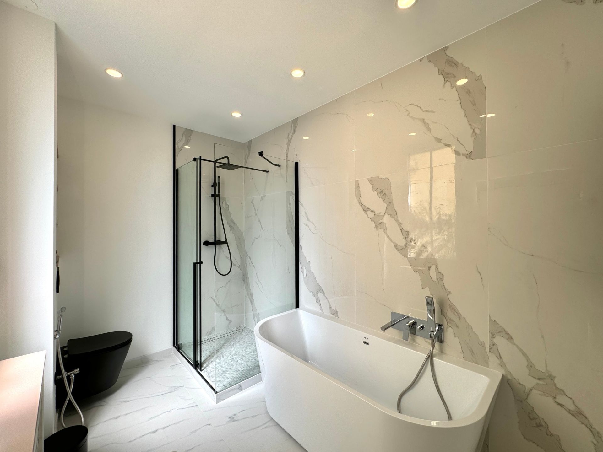 apartment 4 Rooms for sale on MONACO (98000)