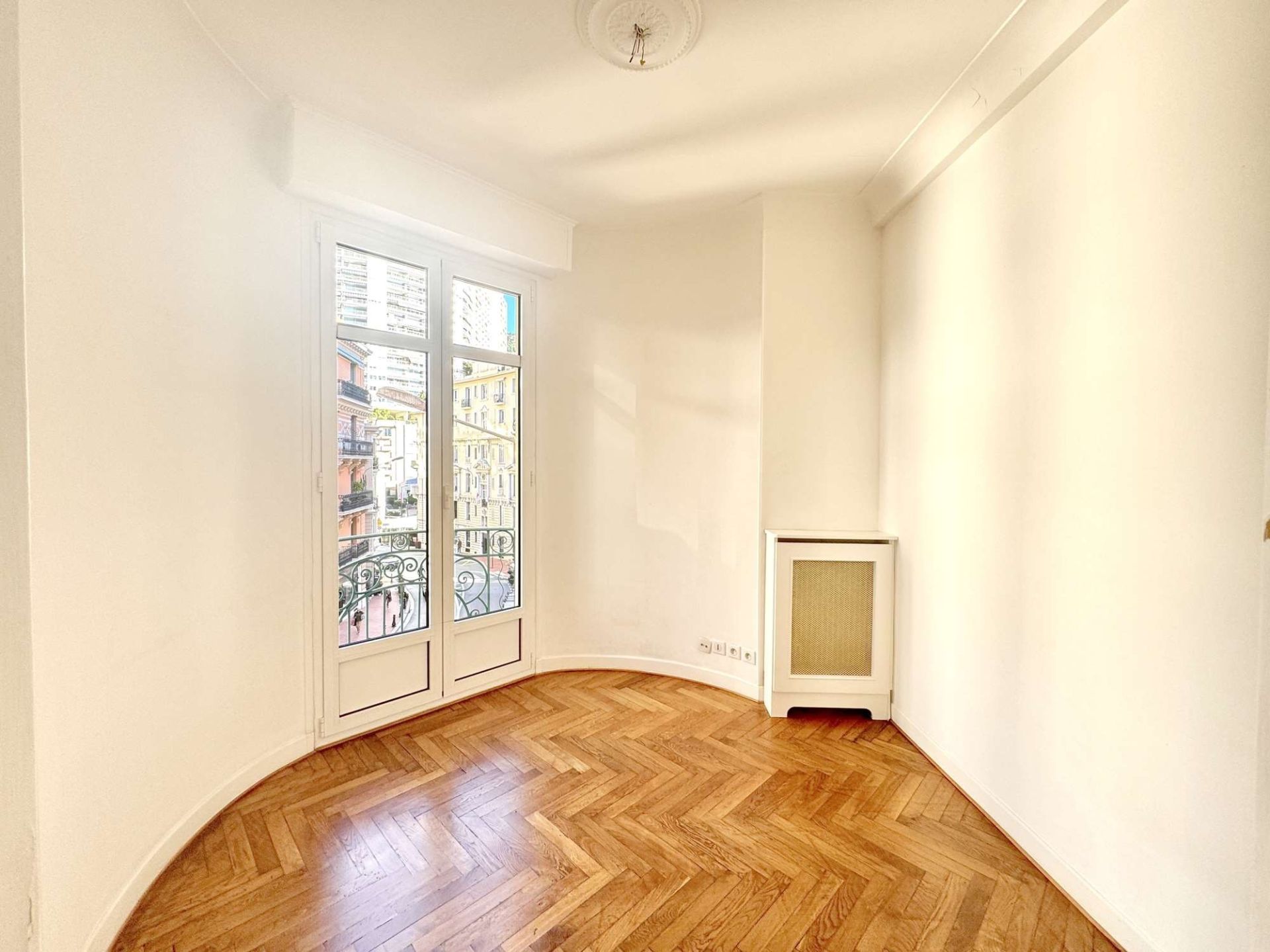 apartment 2 Rooms for sale on MONACO (98000)