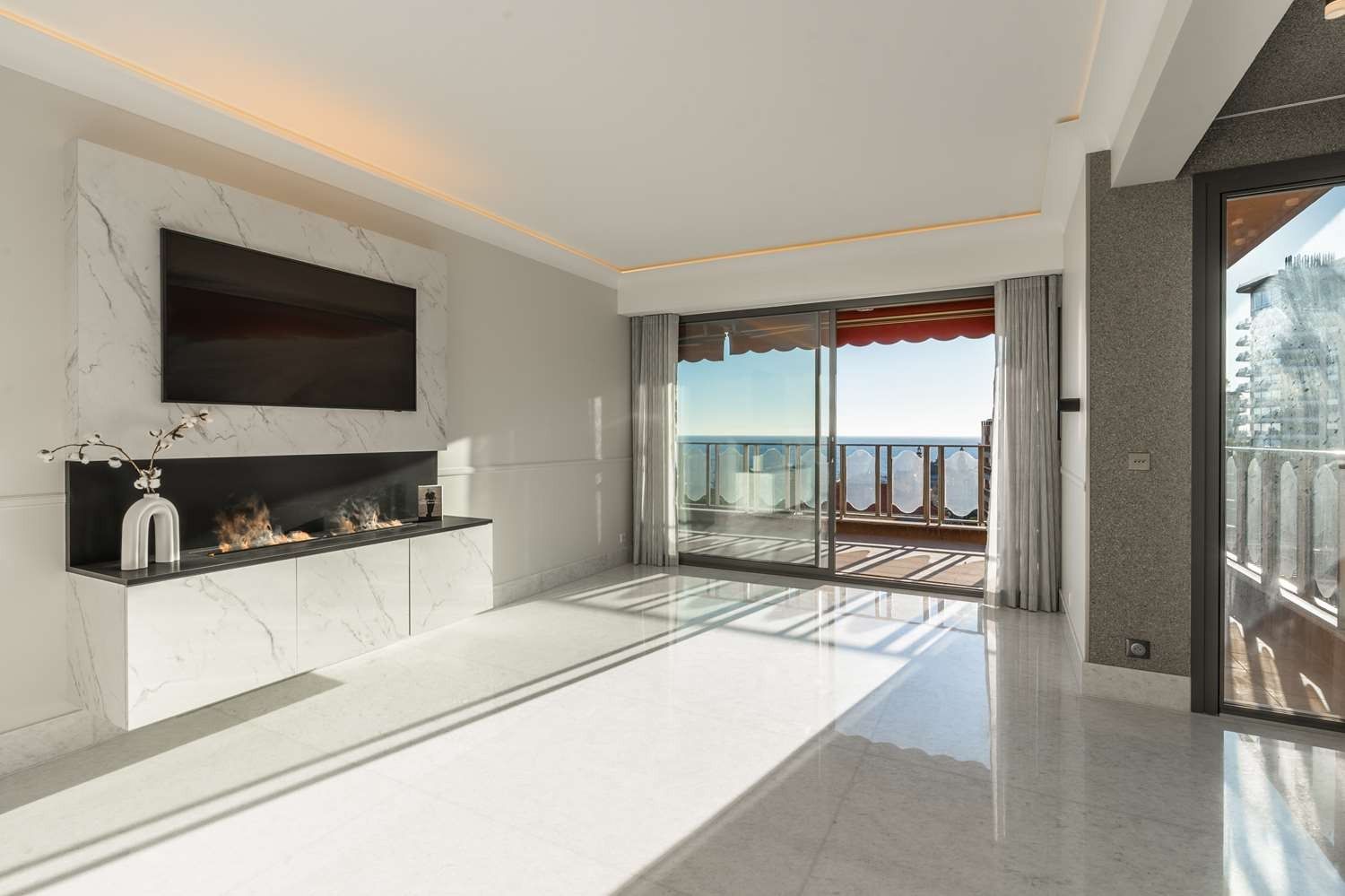 apartment 4 Rooms for sale on MONACO (98000)