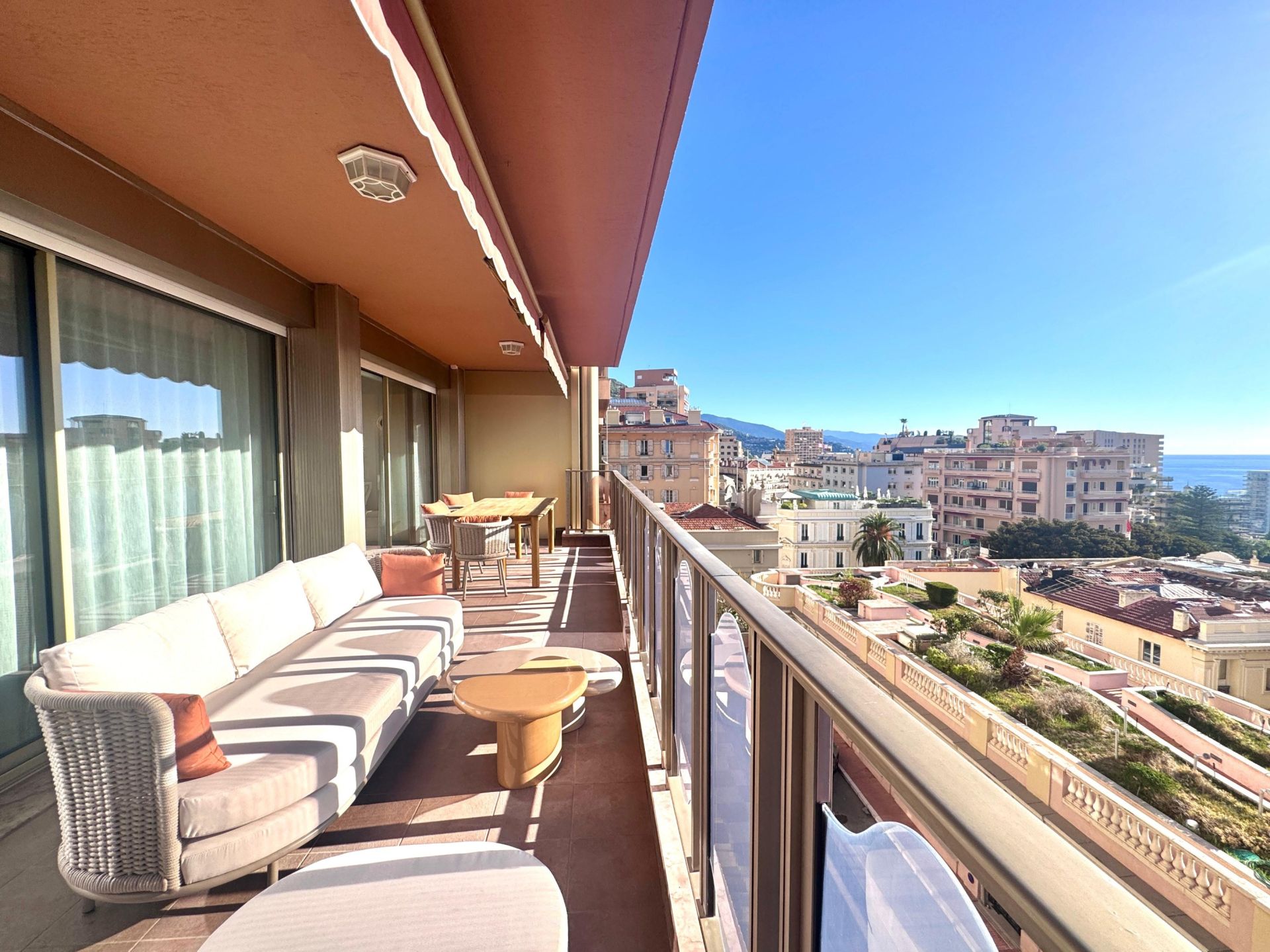 apartment 4 Rooms for sale on MONACO (98000)