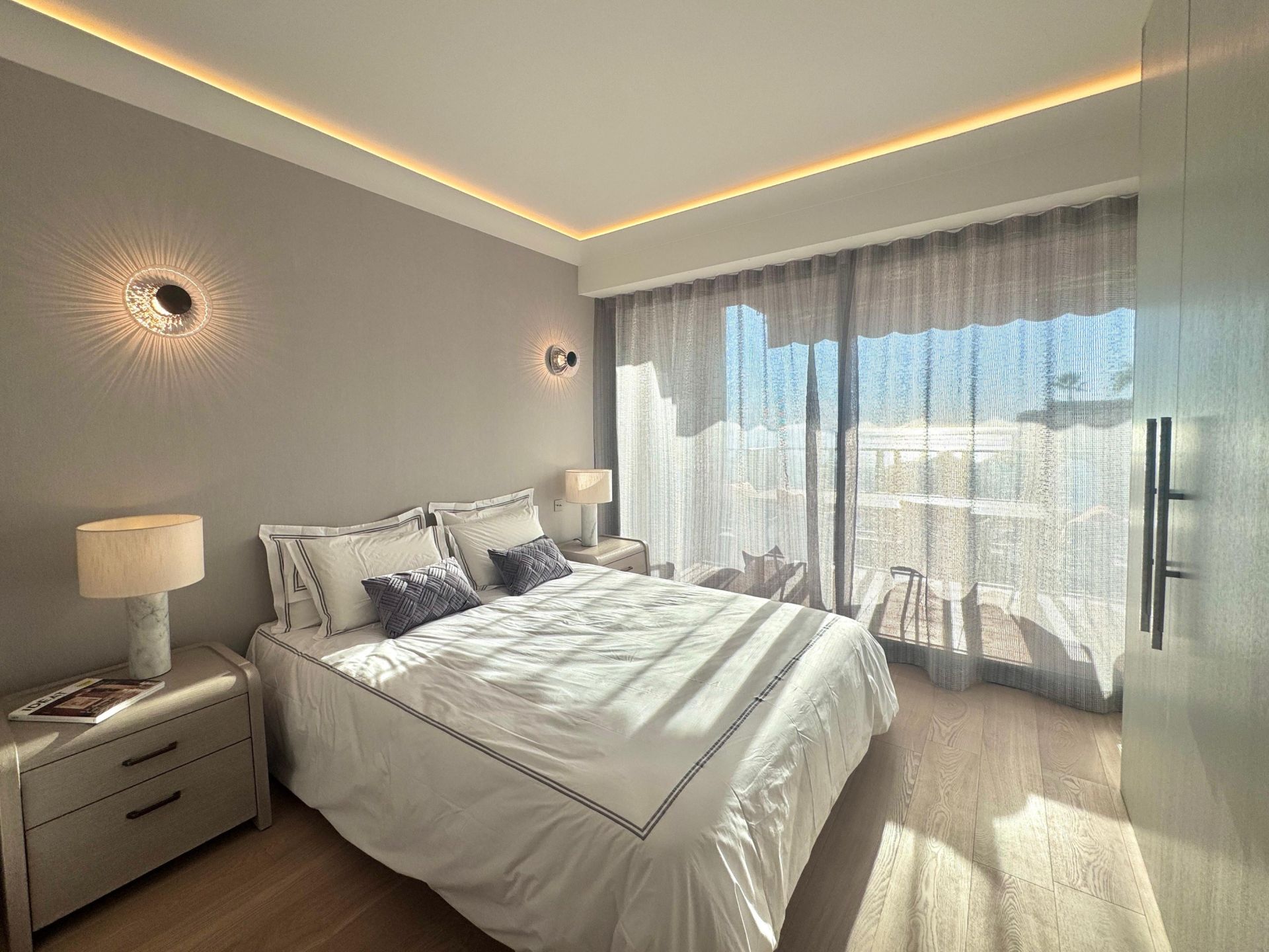 apartment 4 Rooms for sale on MONACO (98000)