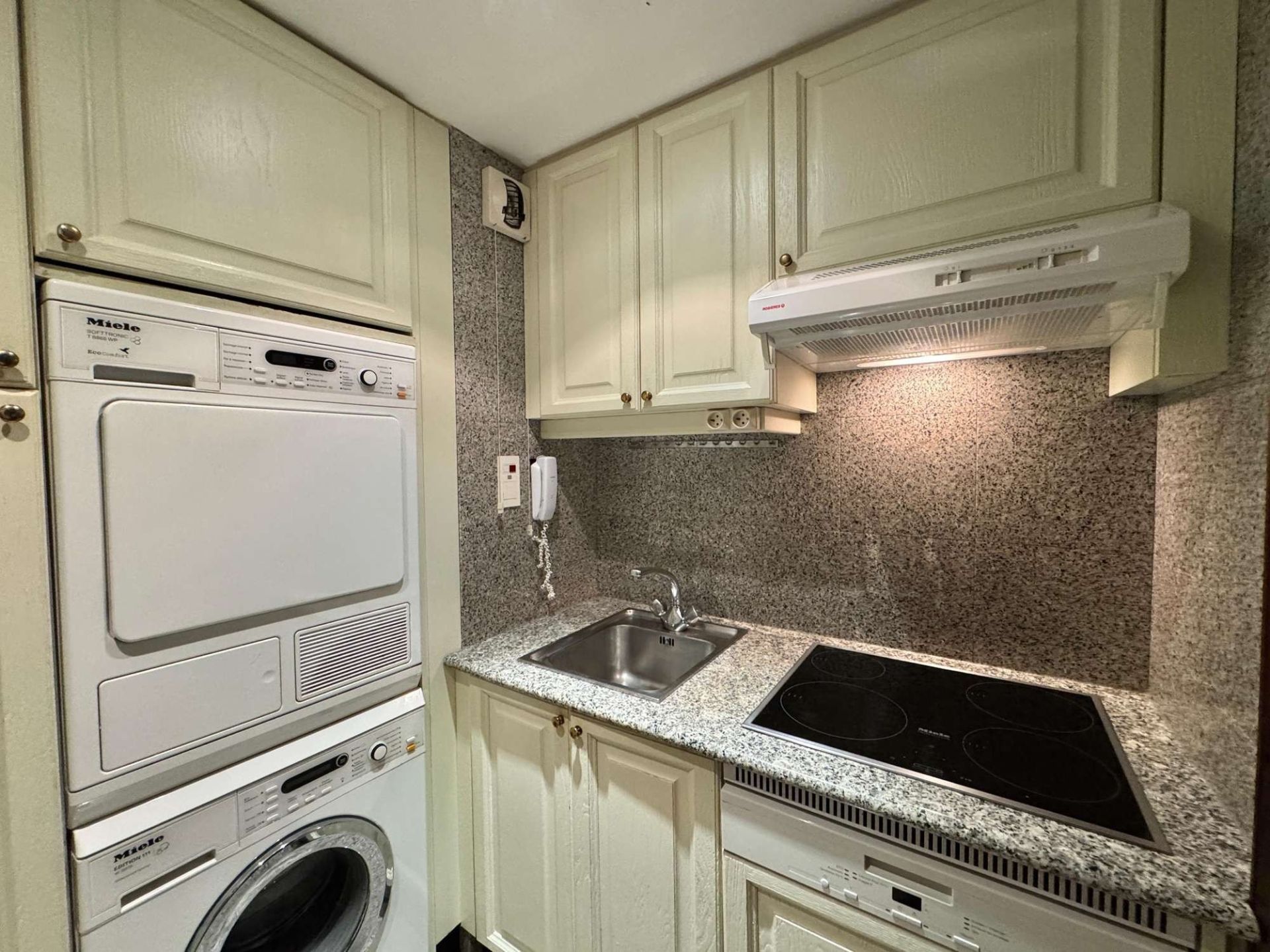 apartment 2 Rooms for sale on MONACO (98000)