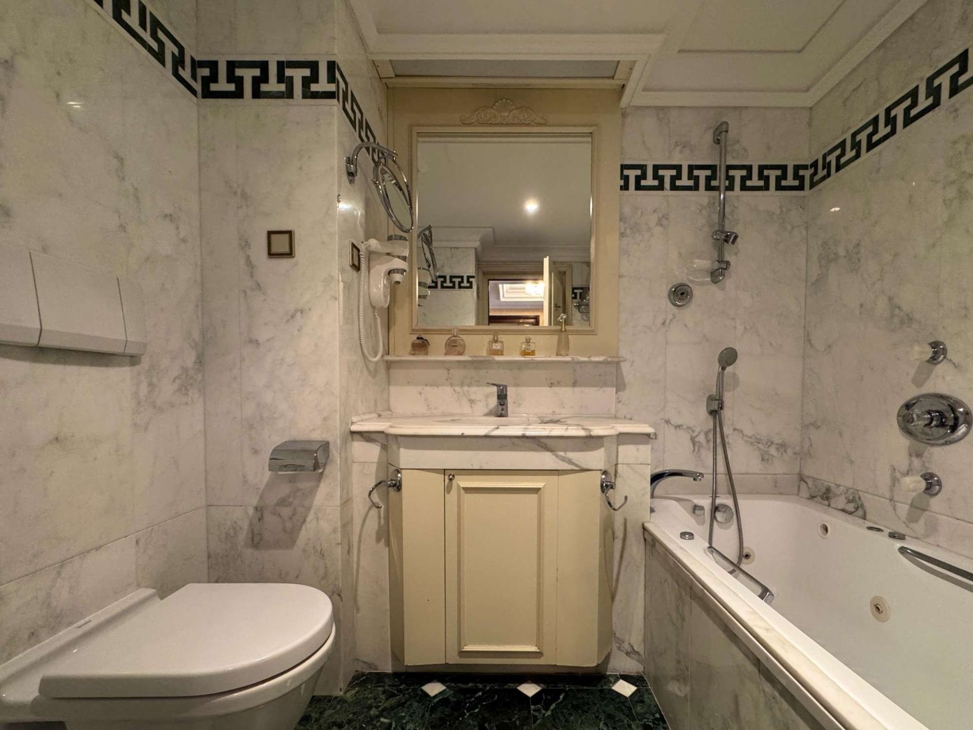 apartment 2 Rooms for sale on MONACO (98000)