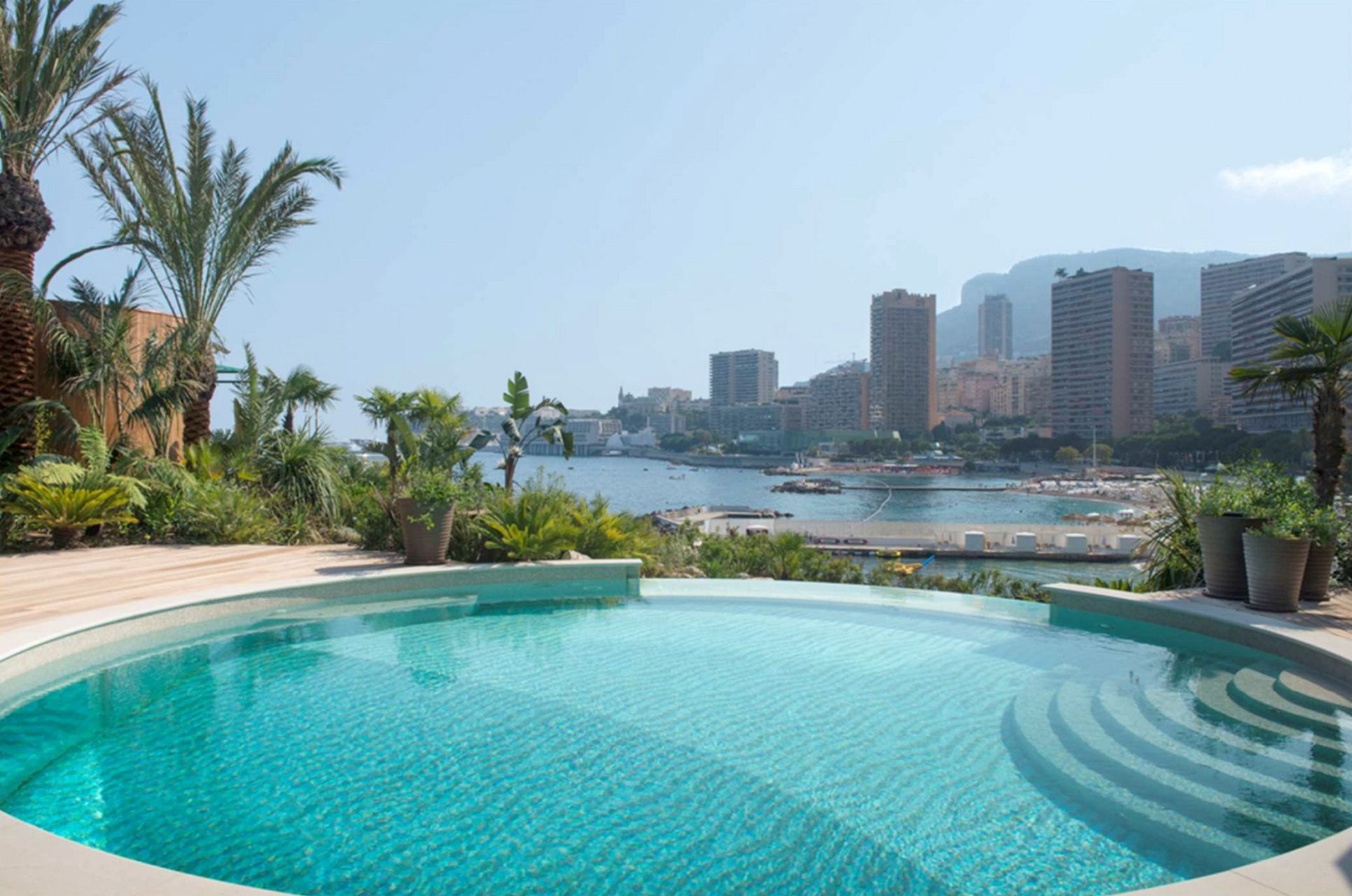 house 6 Rooms for rent on MONACO (98000)