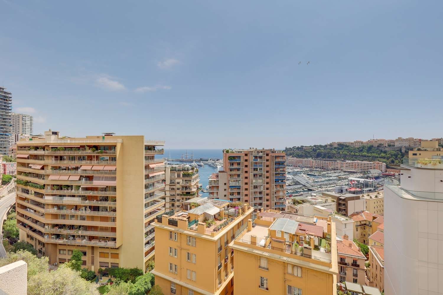 apartment 3 Rooms for sale on MONACO (98000)