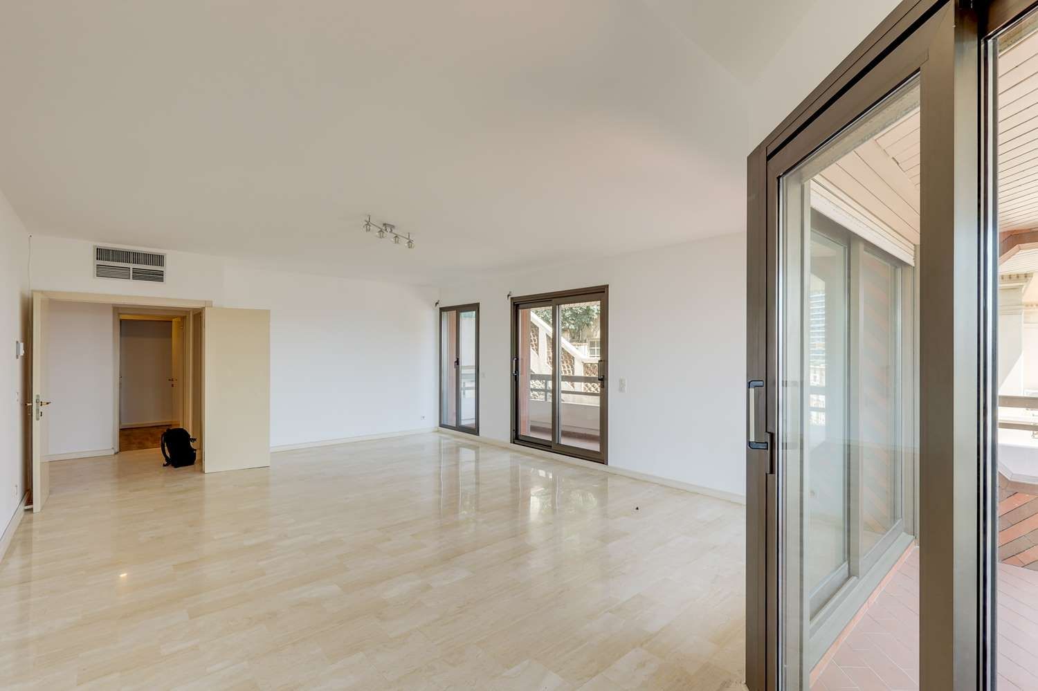 apartment 3 Rooms for sale on MONACO (98000)