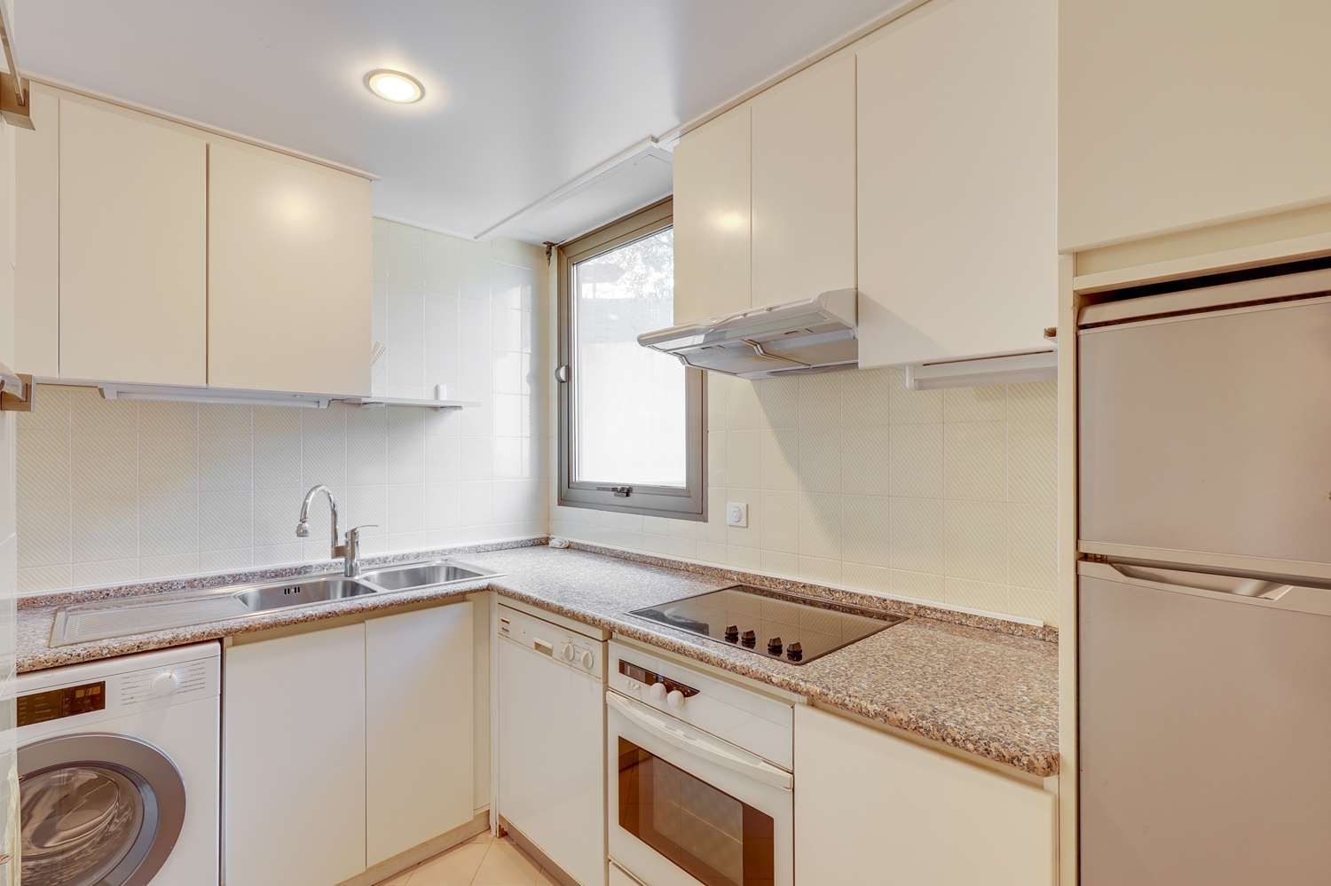 apartment 3 Rooms for sale on MONACO (98000)