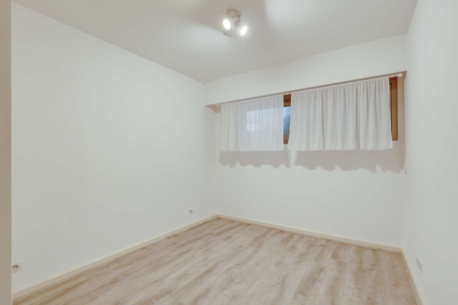 apartment 3 Rooms for sale on MONACO (98000)