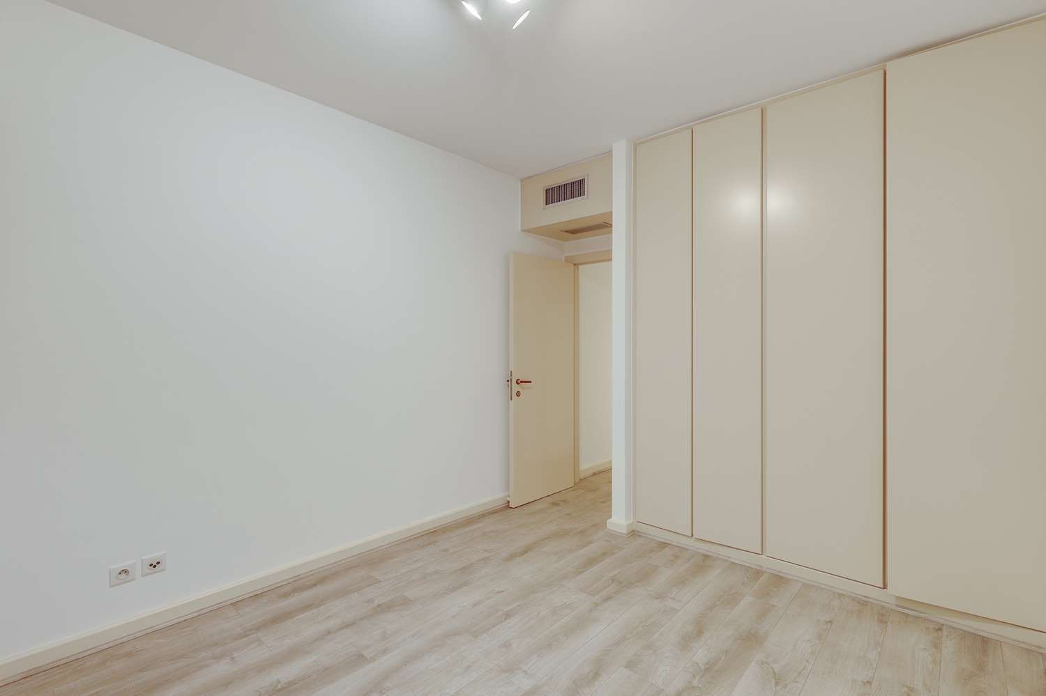 apartment 3 Rooms for sale on MONACO (98000)