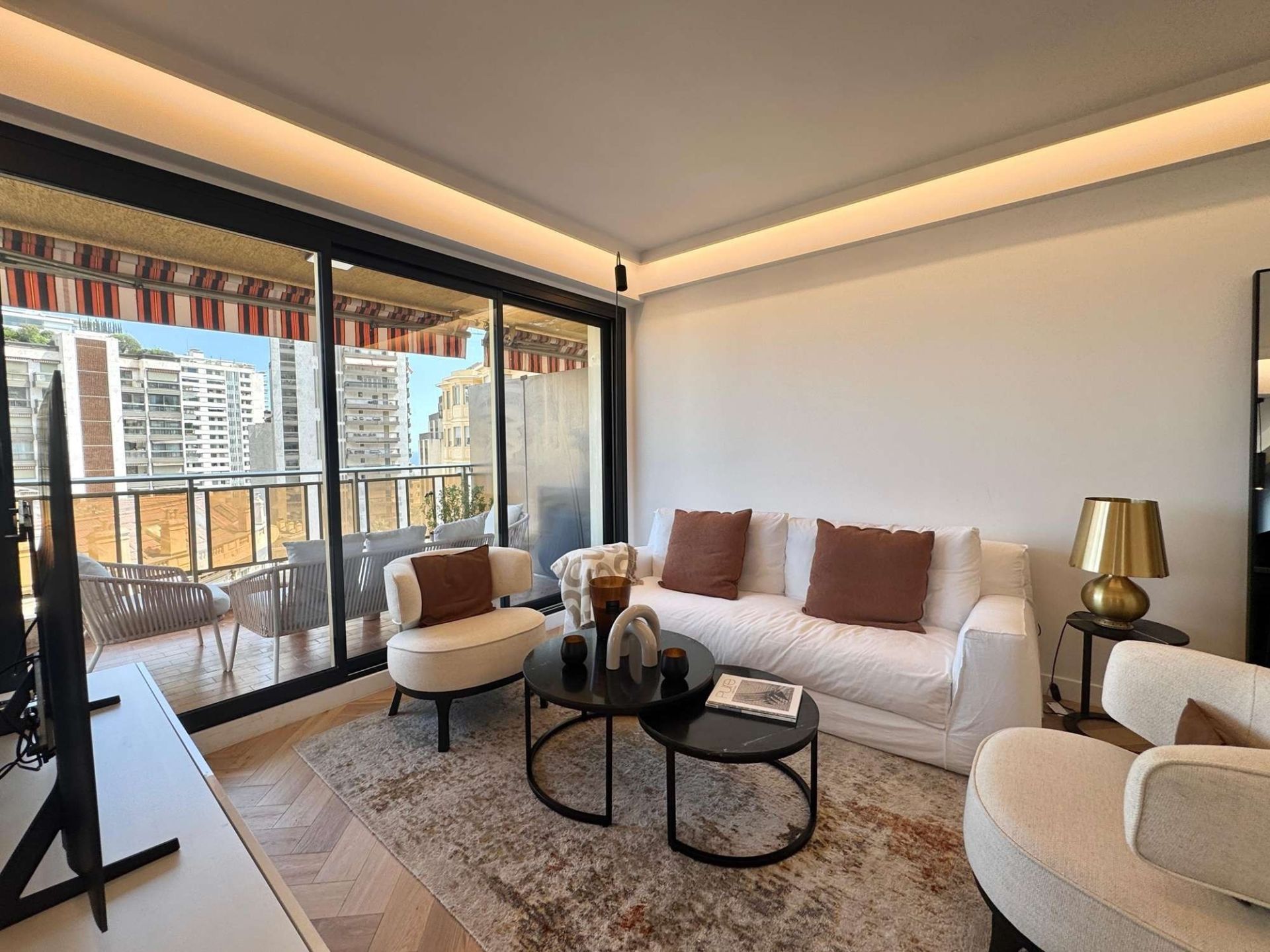 apartment 3 Rooms for sale on MONACO (98000)