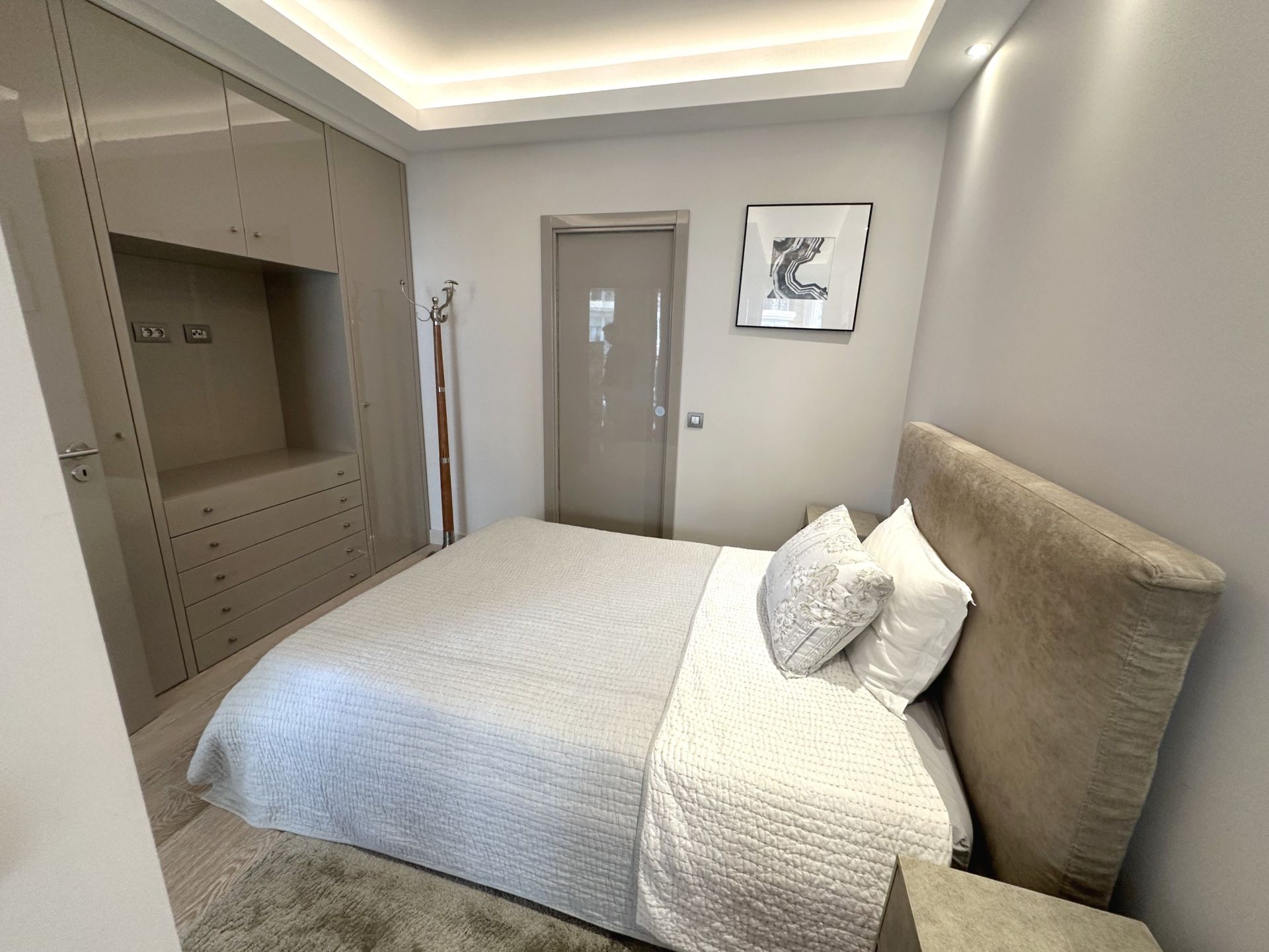 apartment 2 Rooms for sale on MONACO (98000)