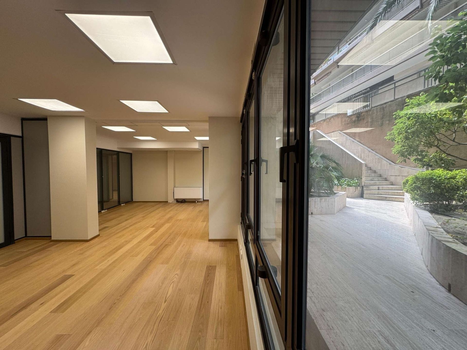 business premises for sale on MONACO (98000)