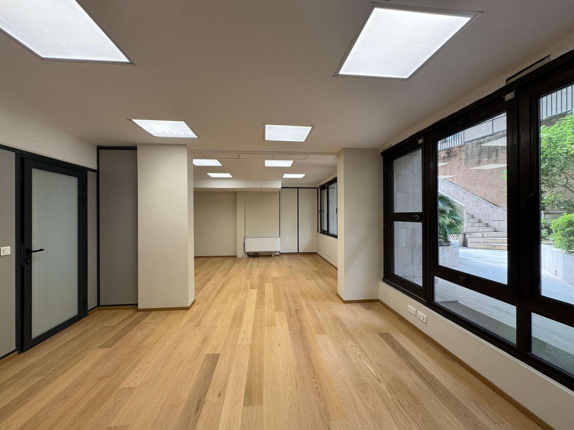 business premises for sale on MONACO (98000)