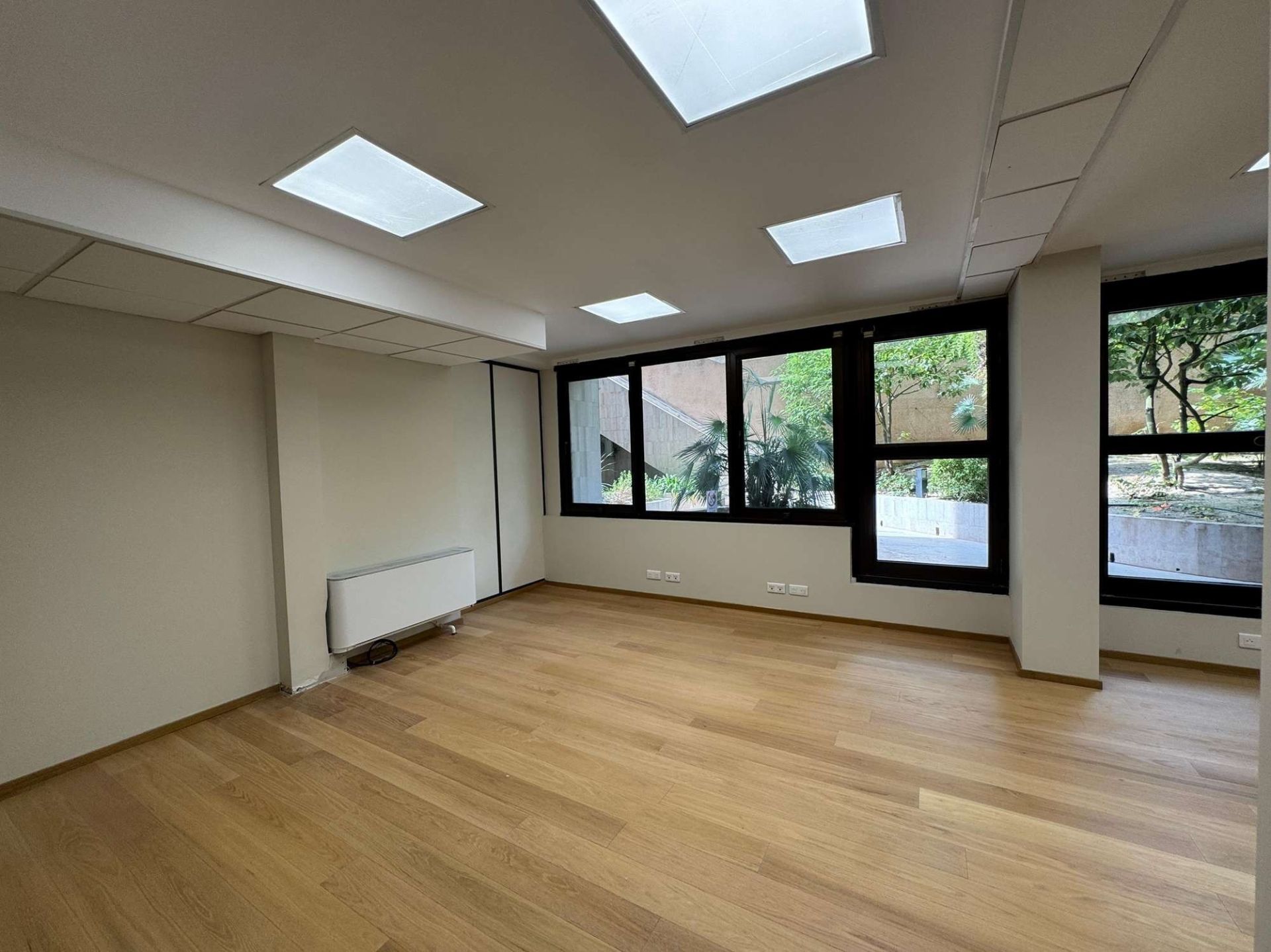 business premises for sale on MONACO (98000)