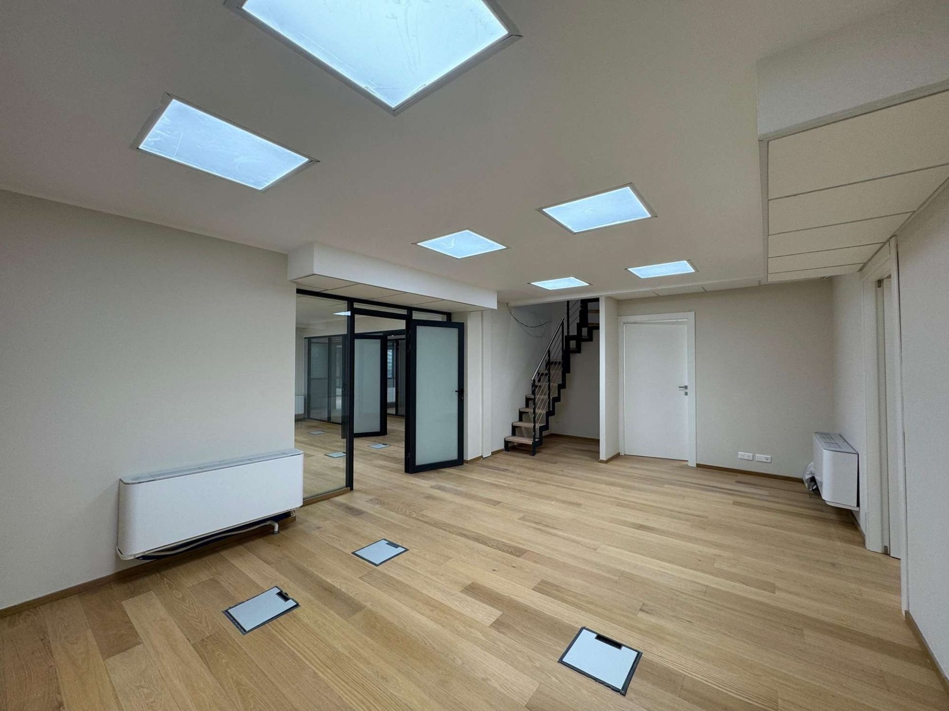 business premises for sale on MONACO (98000)