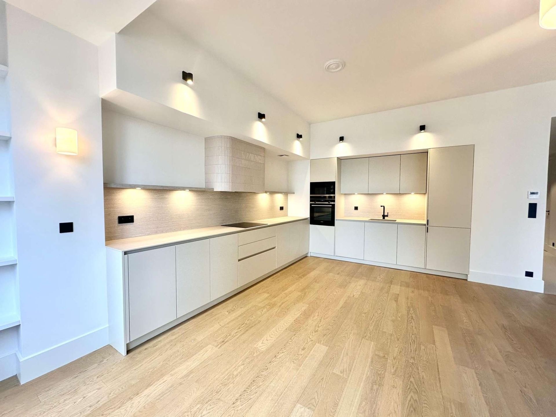 apartment 4 Rooms for sale on MONACO (98000)