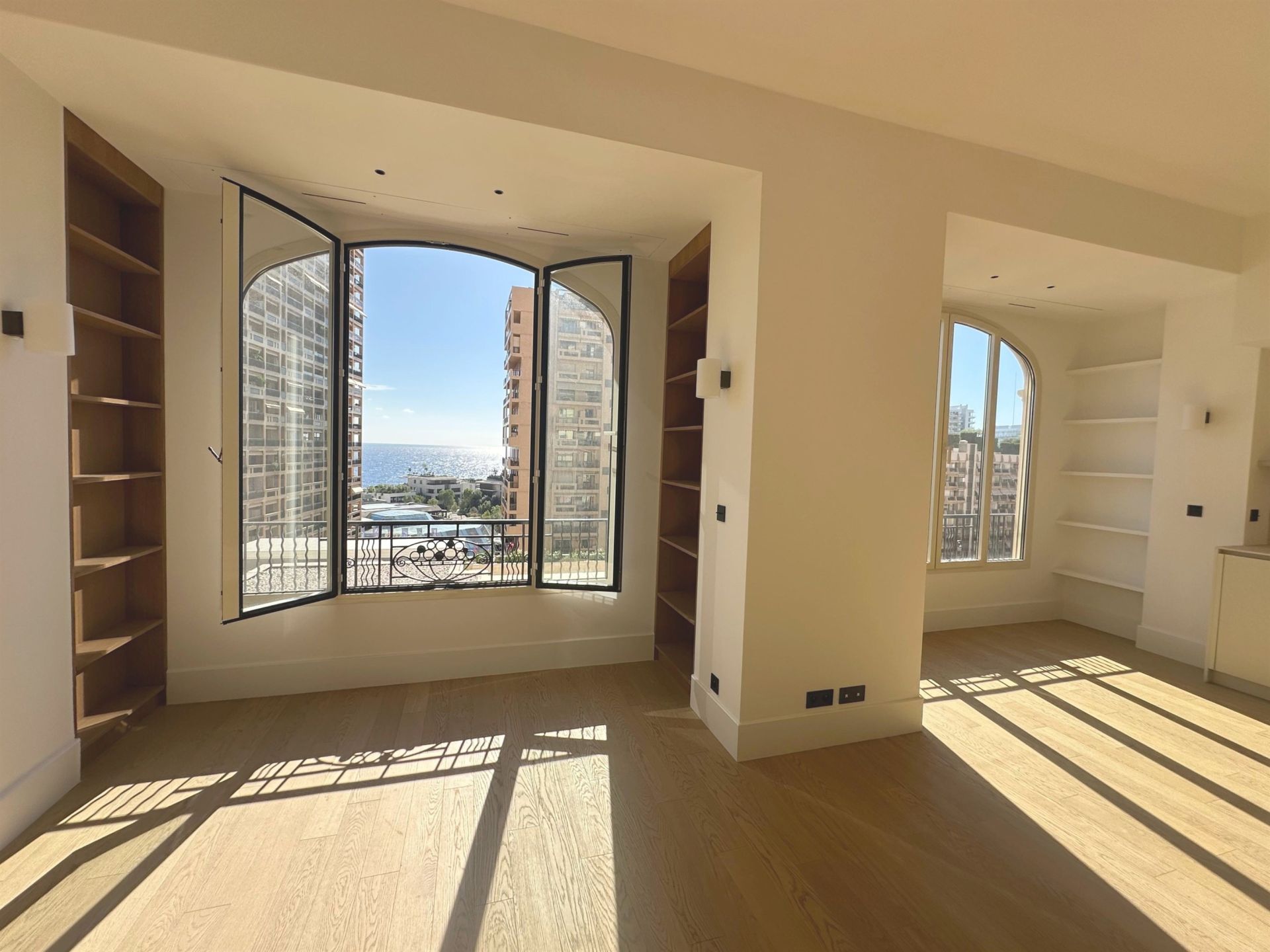 apartment 4 Rooms for sale on MONACO (98000)