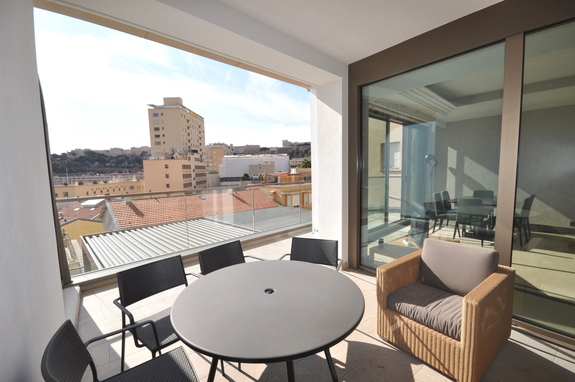 apartment 4 Rooms for rent on MONACO (98000)