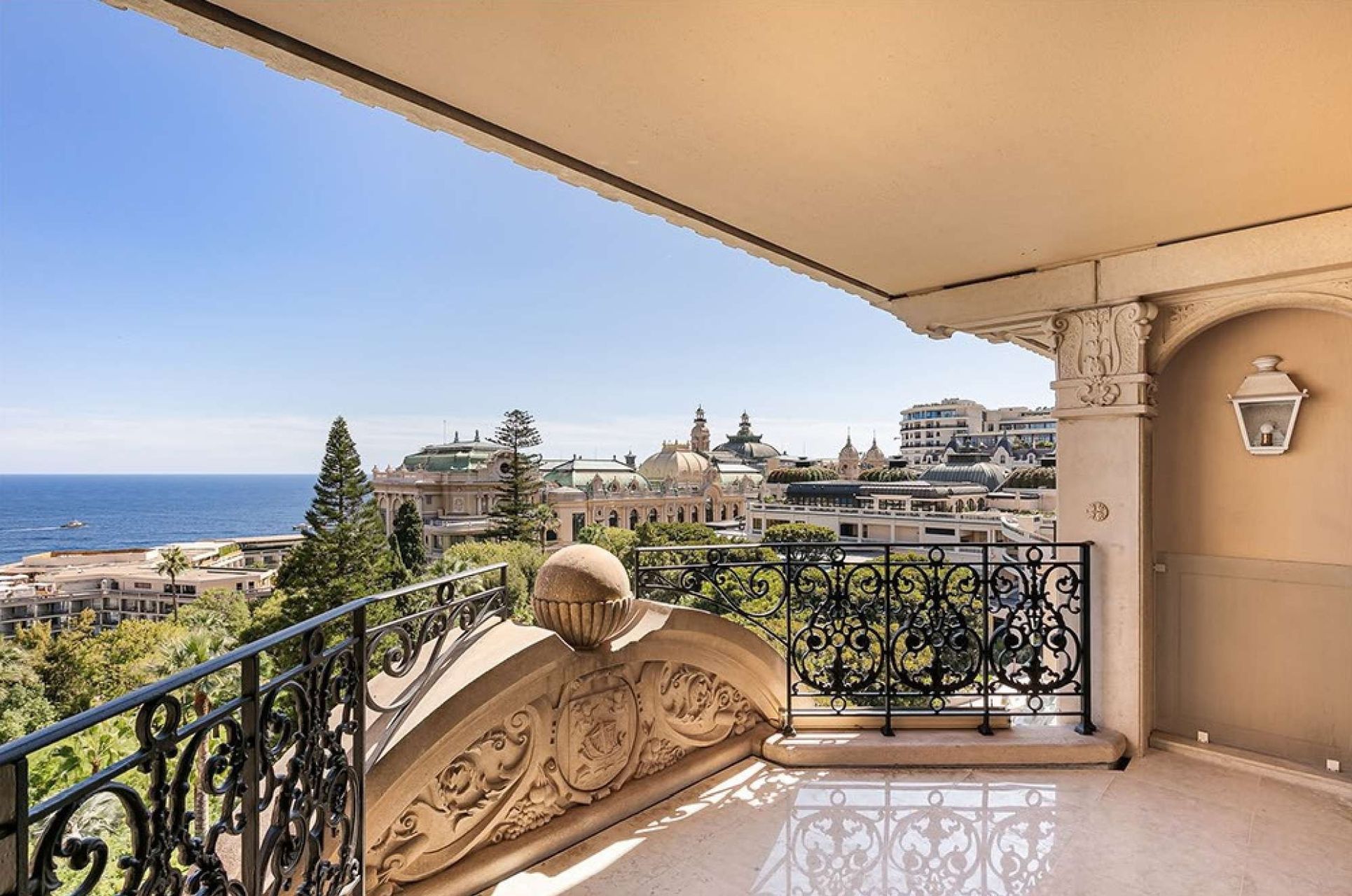apartment 6 Rooms for rent on MONACO (98000)