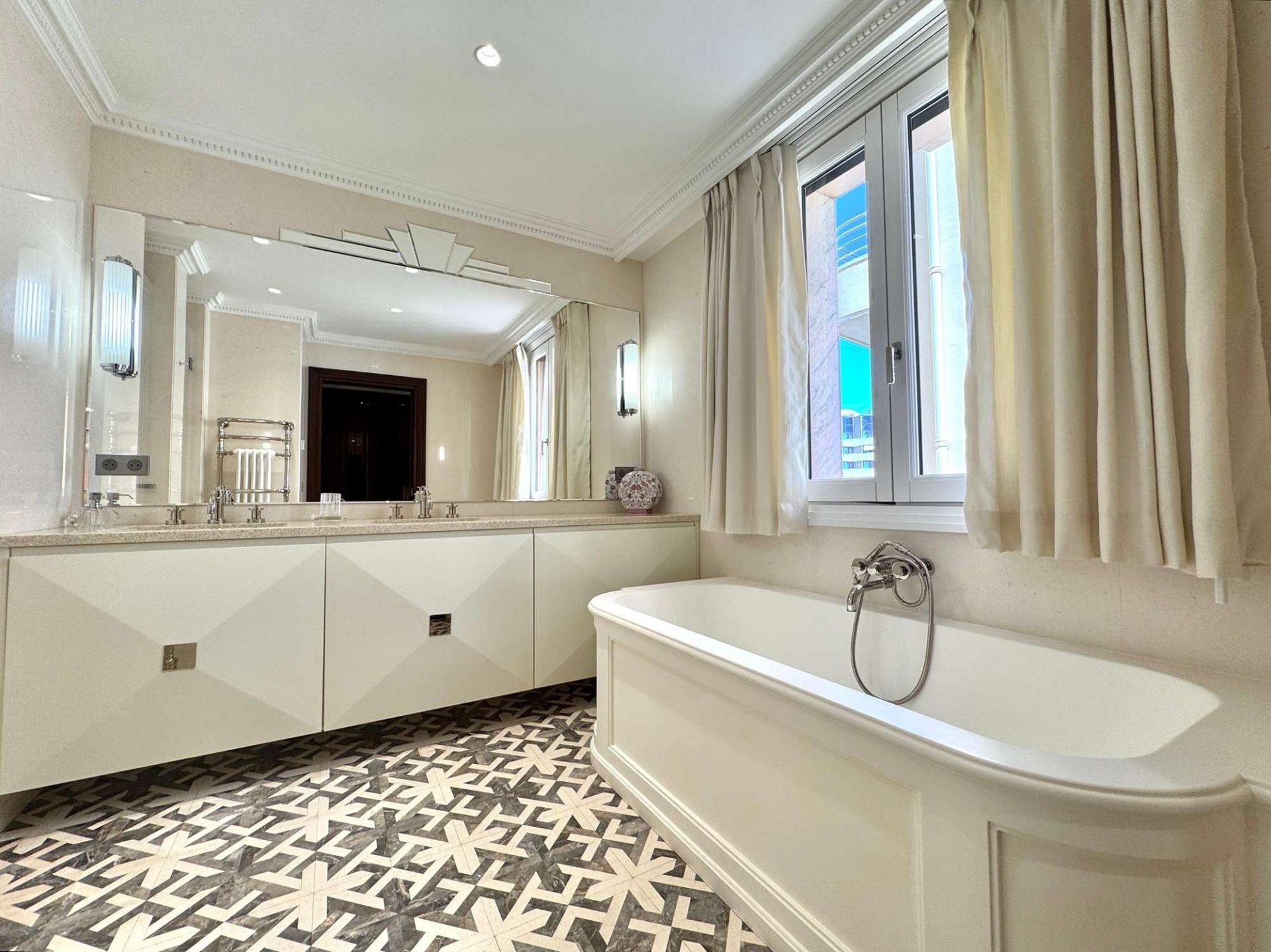 appartement 5 Pièces en vente sur MONACO (98000)