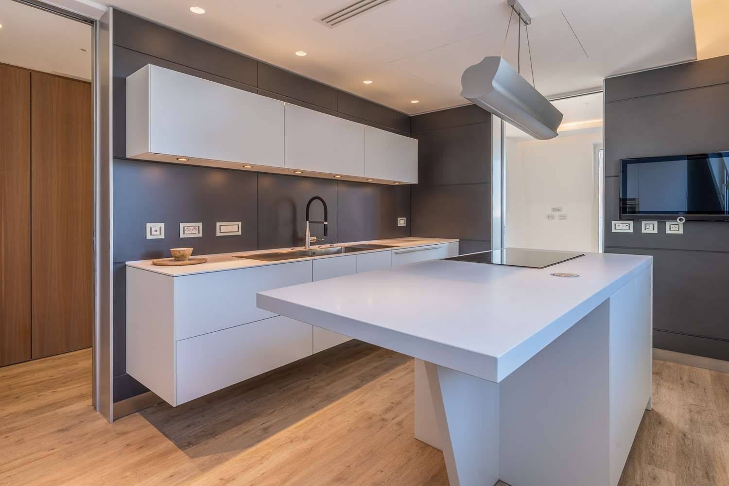 apartment 4 Rooms for rent on MONACO (98000)