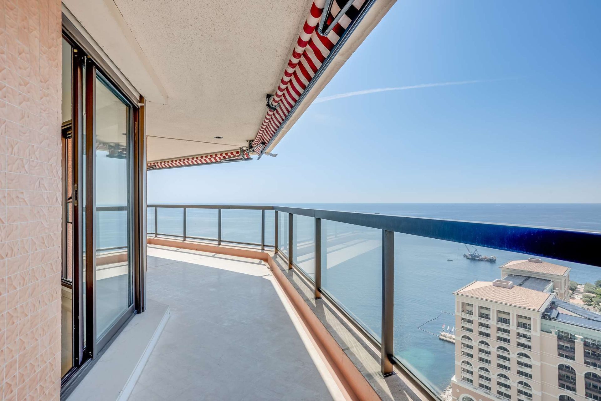 apartment 4 Rooms for rent on MONACO (98000)