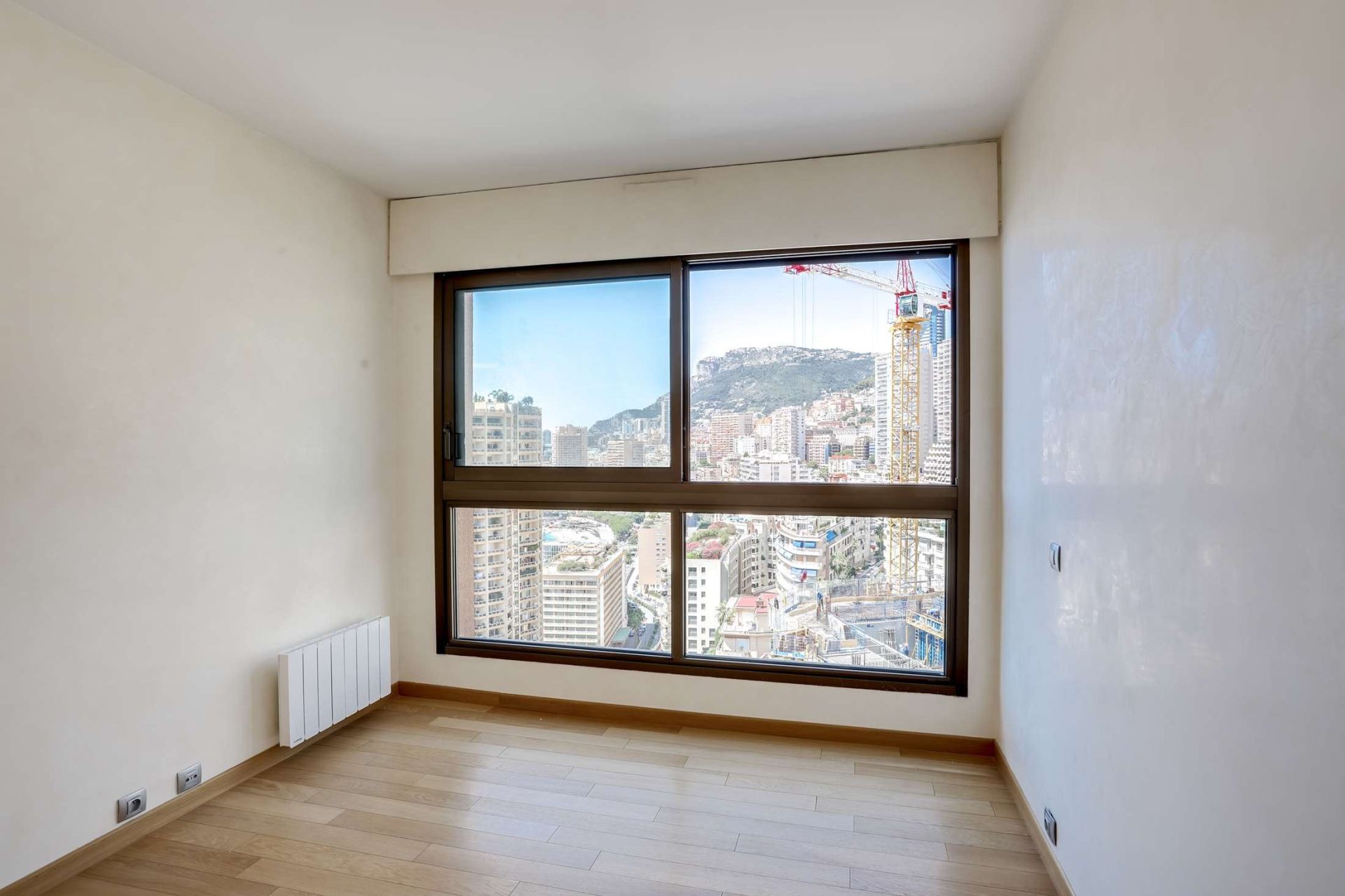 apartment 4 Rooms for rent on MONACO (98000)