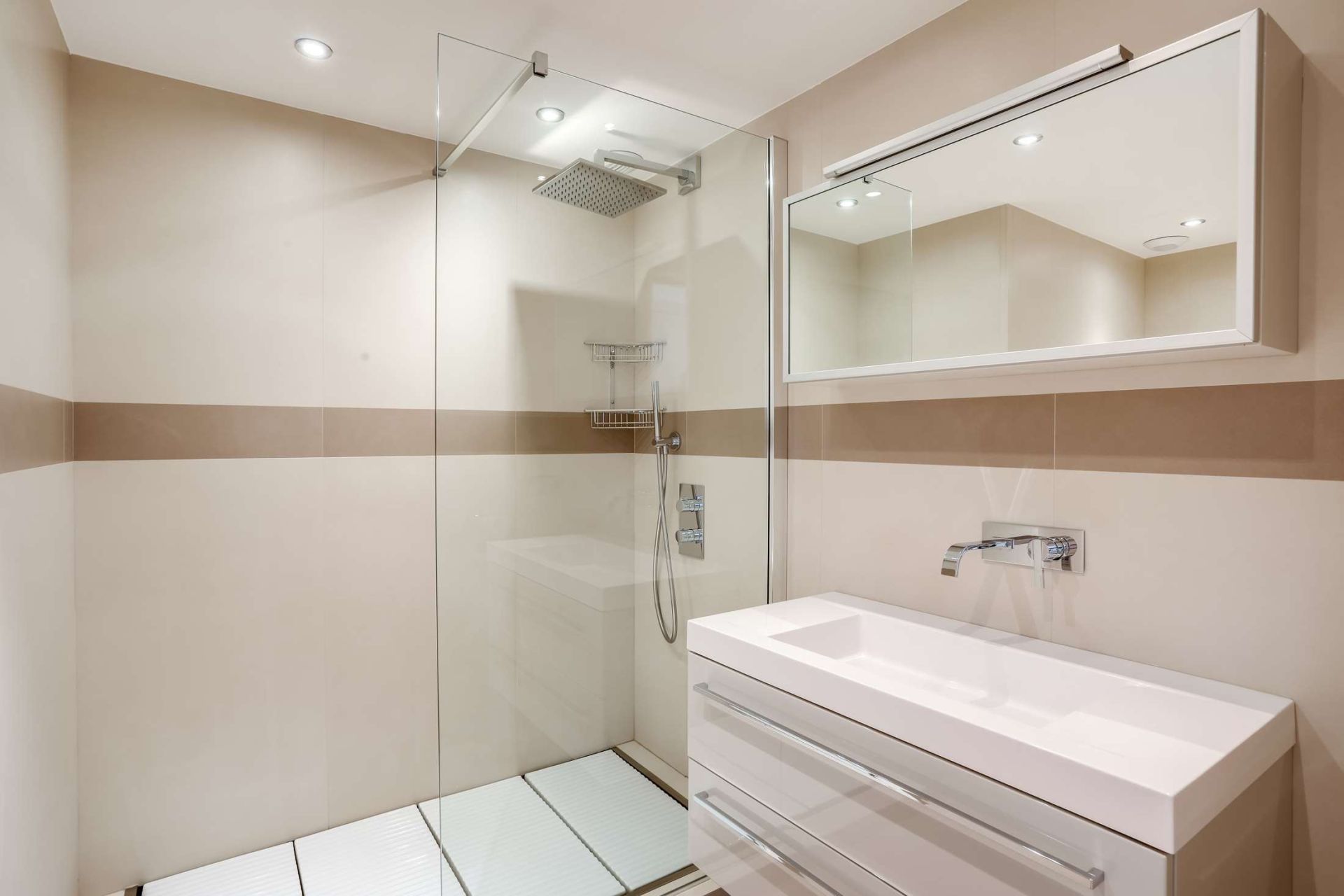 apartment 4 Rooms for rent on MONACO (98000)