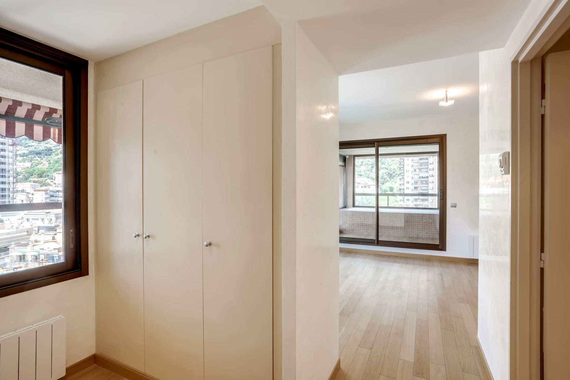 apartment 4 Rooms for rent on MONACO (98000)