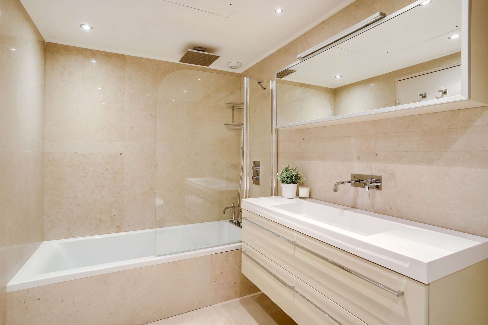 apartment 4 Rooms for rent on MONACO (98000)