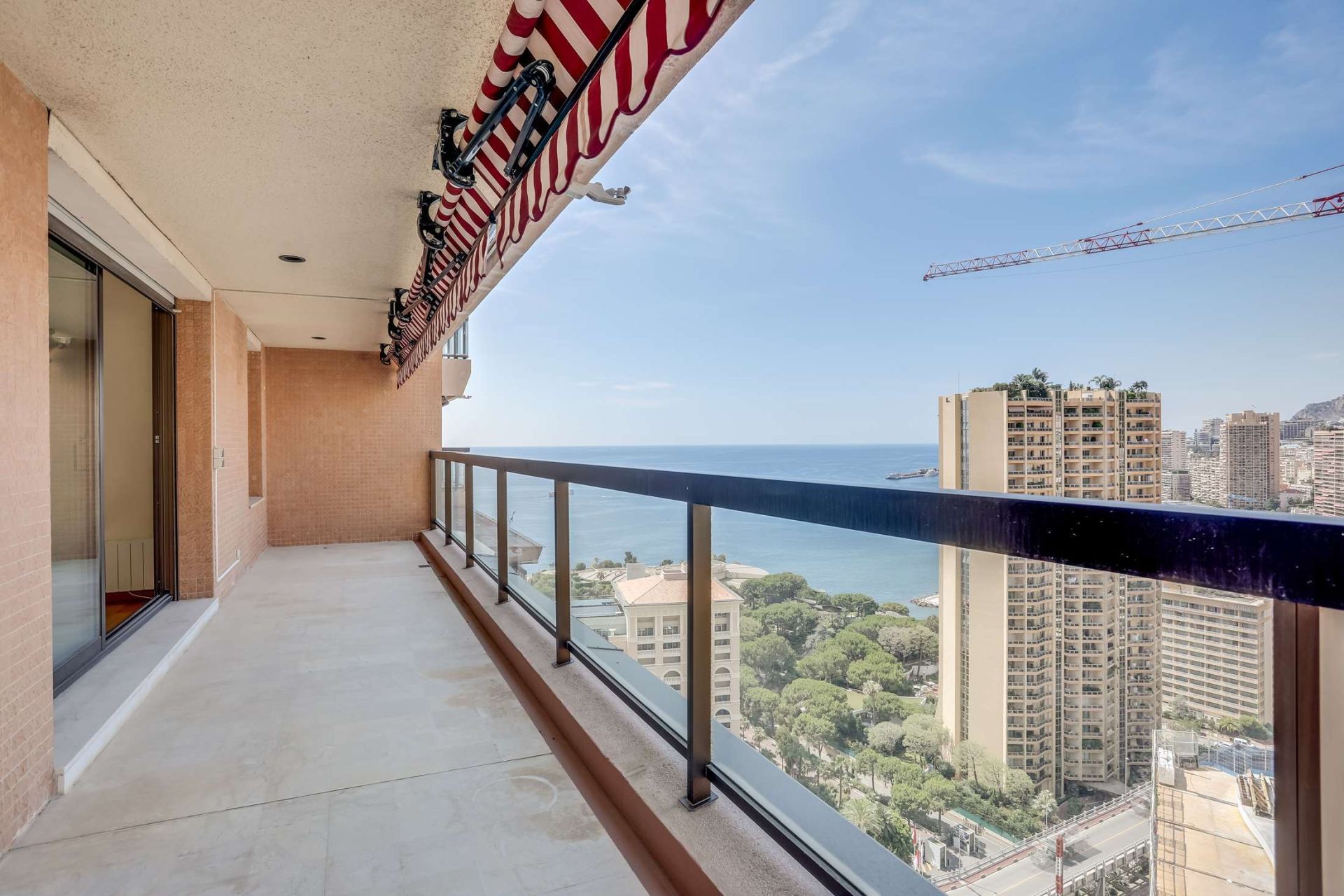 apartment 4 Rooms for rent on MONACO (98000)