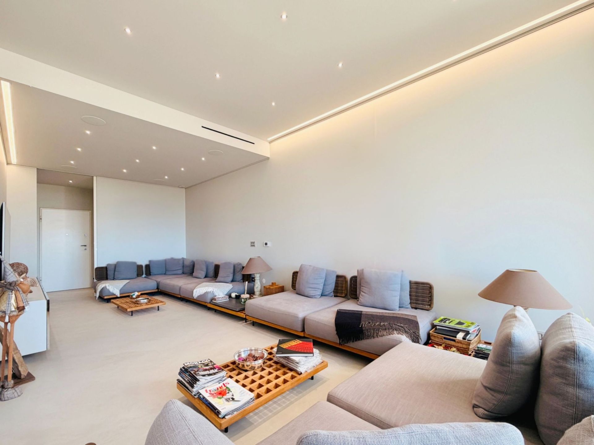 duplex 4 Rooms for sale on MONACO (98000)