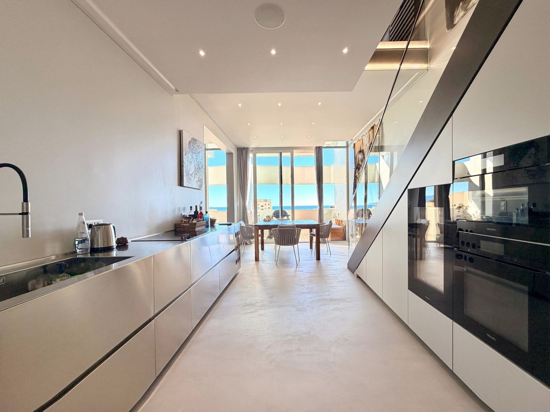 duplex 4 Rooms for sale on MONACO (98000)
