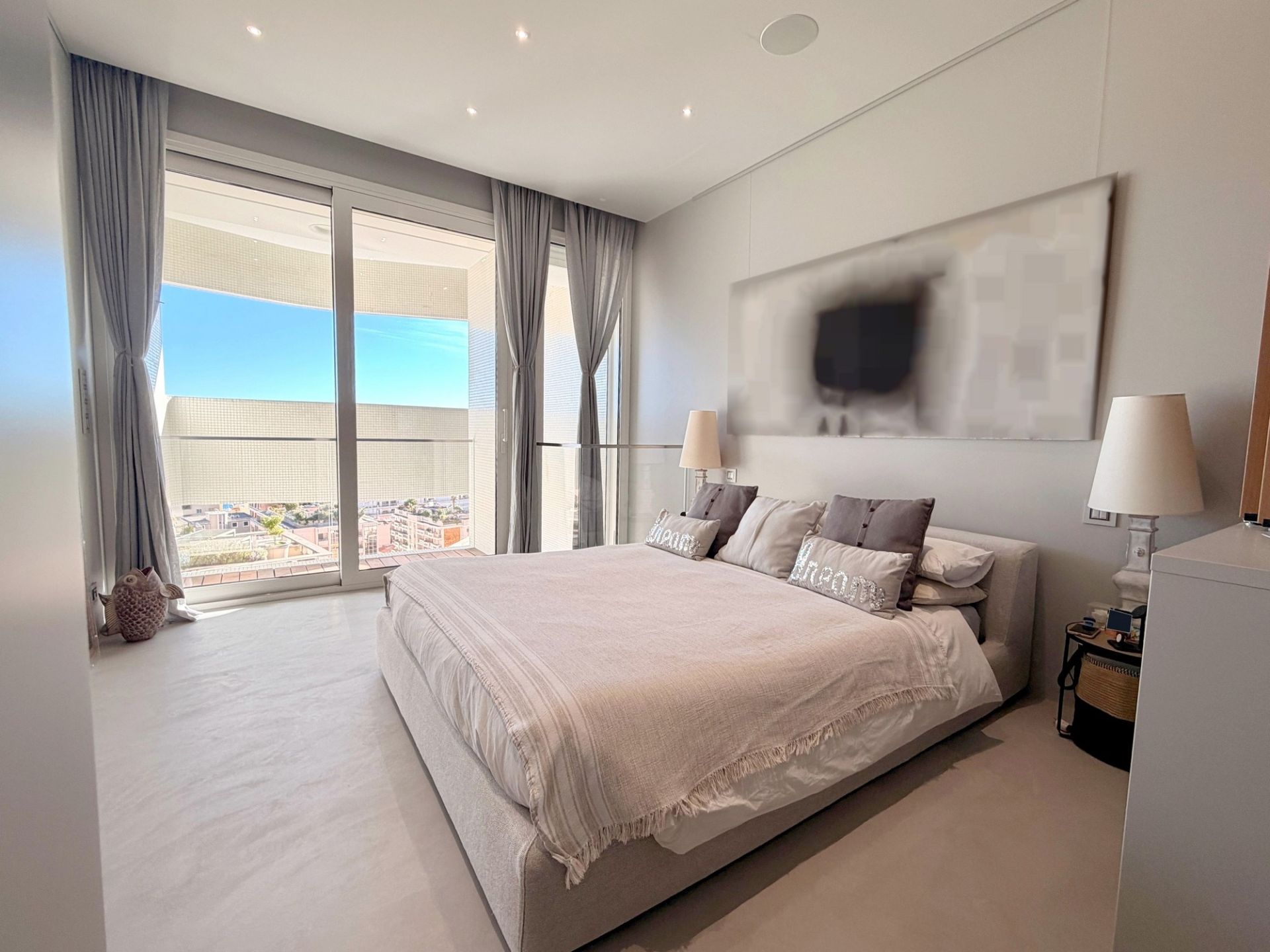 duplex 4 Rooms for sale on MONACO (98000)