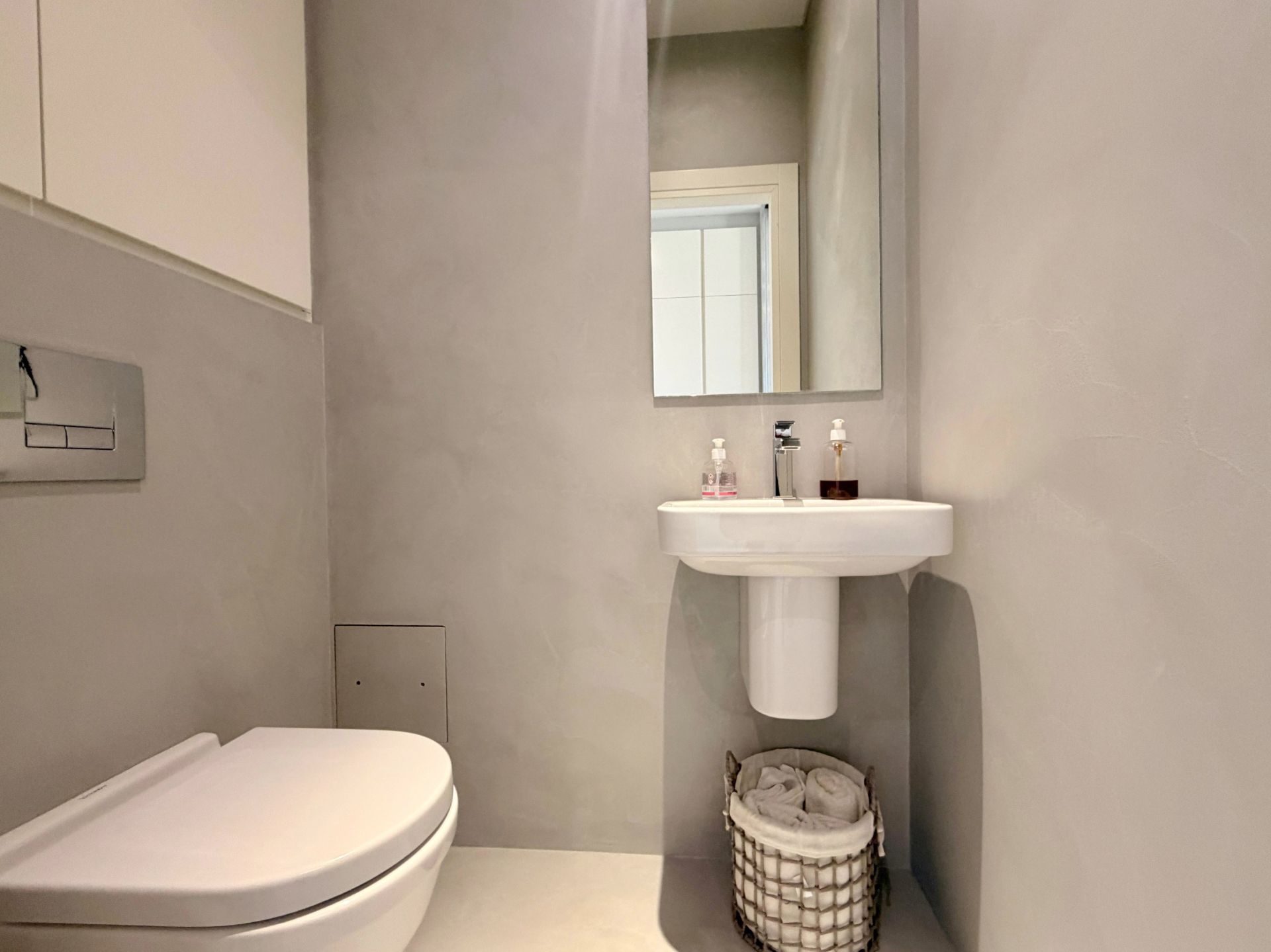 duplex 4 Rooms for sale on MONACO (98000)