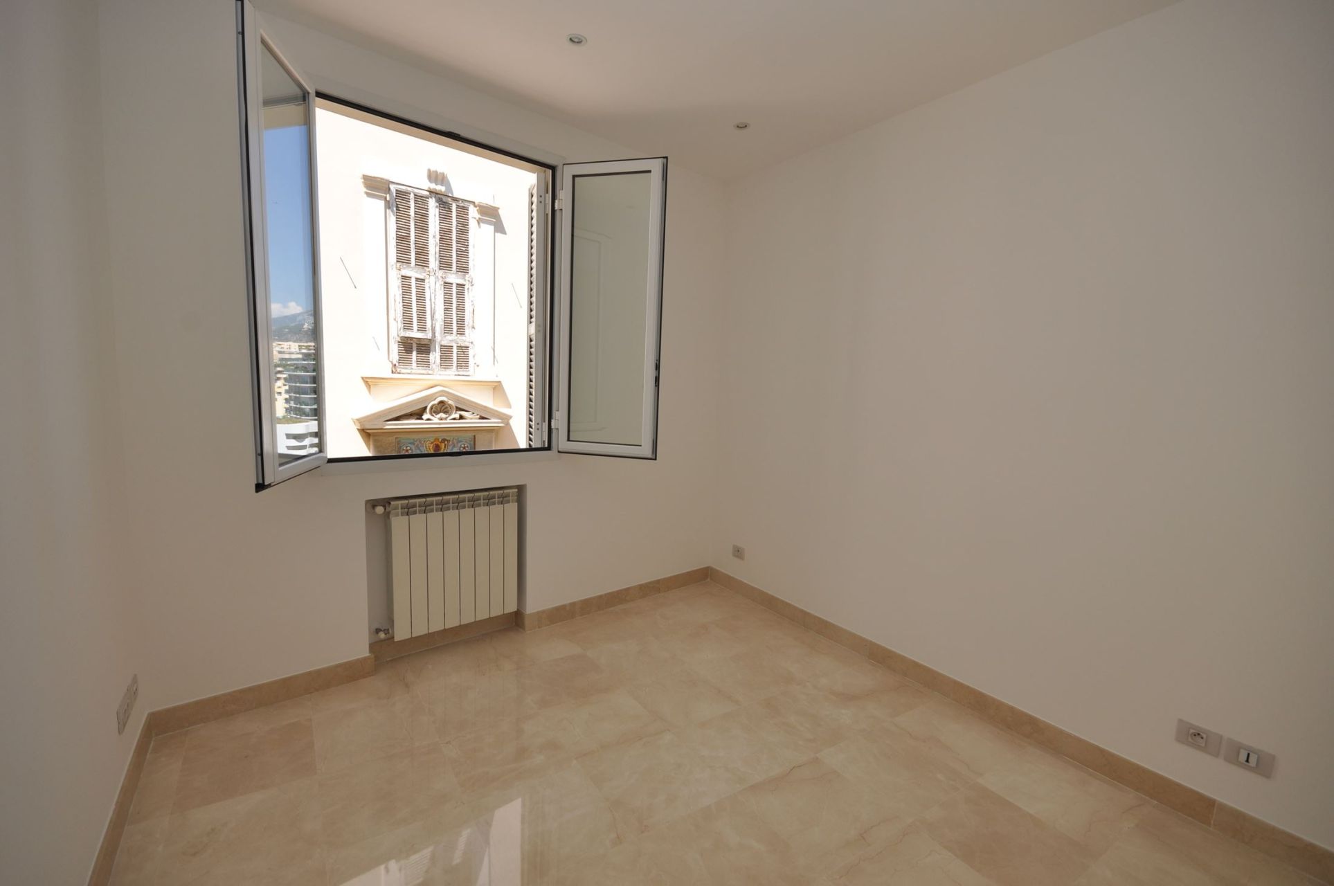 apartment 3 Rooms for rent on MONACO (98000)