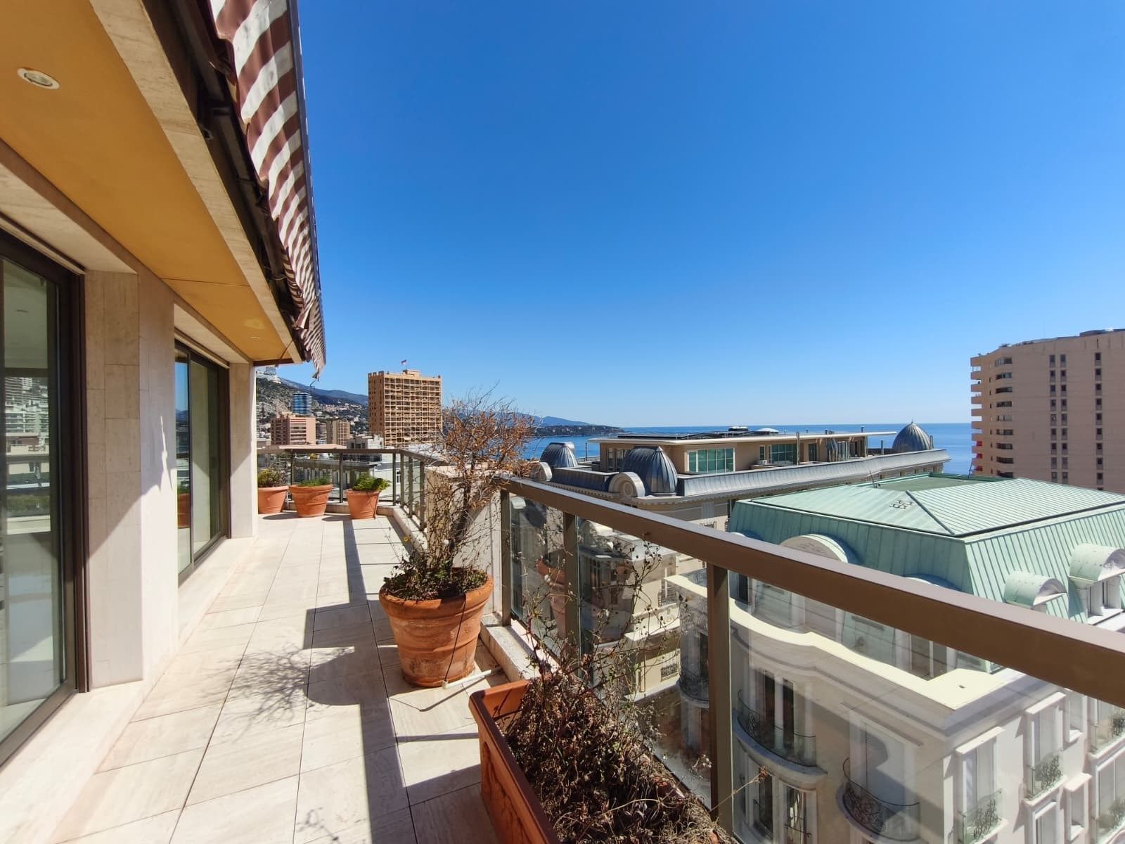 apartment 5 Rooms for sale on MONACO (98000)