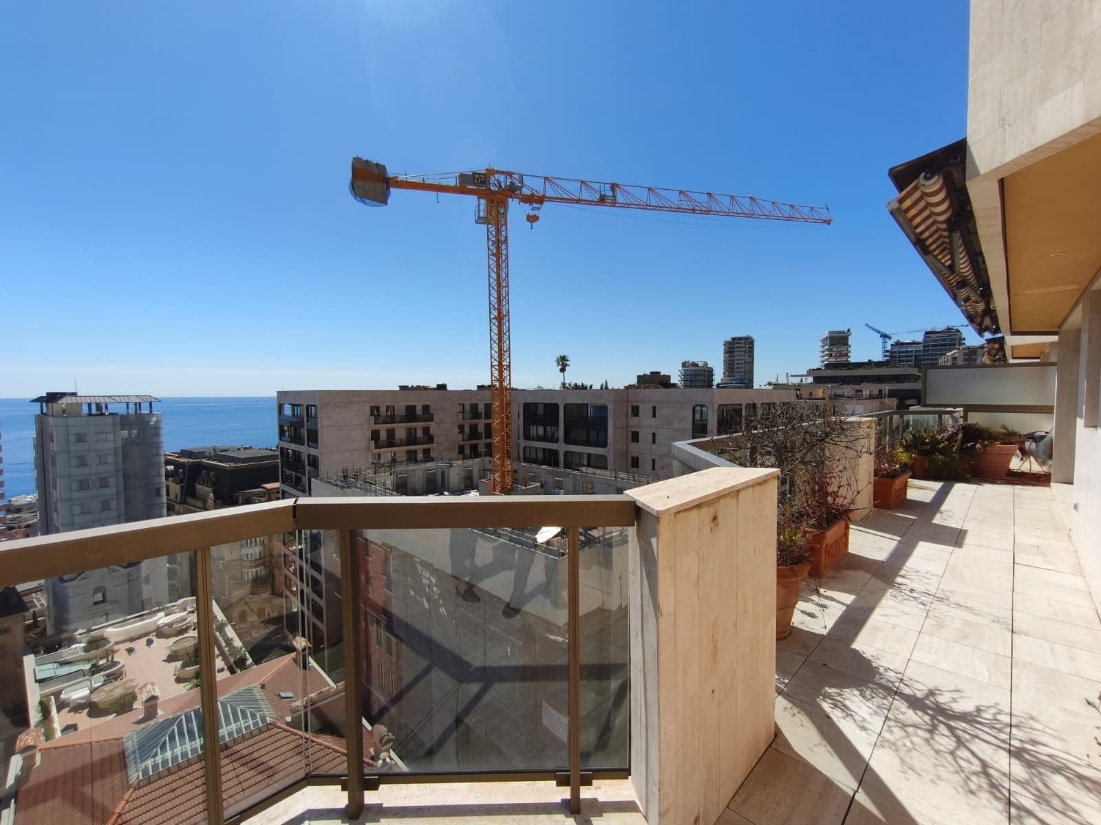 apartment 5 Rooms for sale on MONACO (98000)
